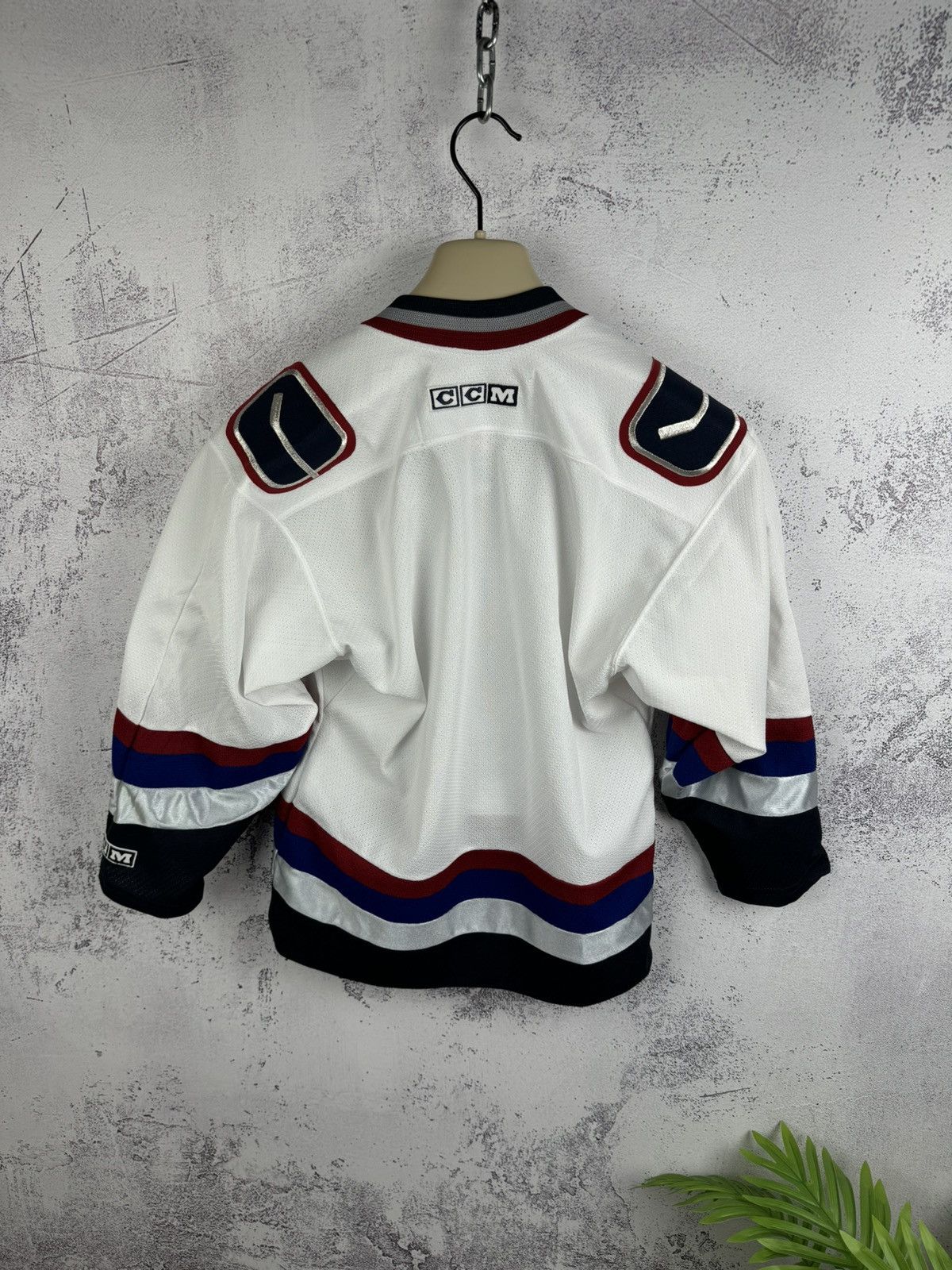 Ccm × Vintage VINTAGE VANCOUVER CANUCKS 1997 - 2003 NHL CCM HOCKEY JERSEY Size US XXS / EU 40 - 4 Thumbnail