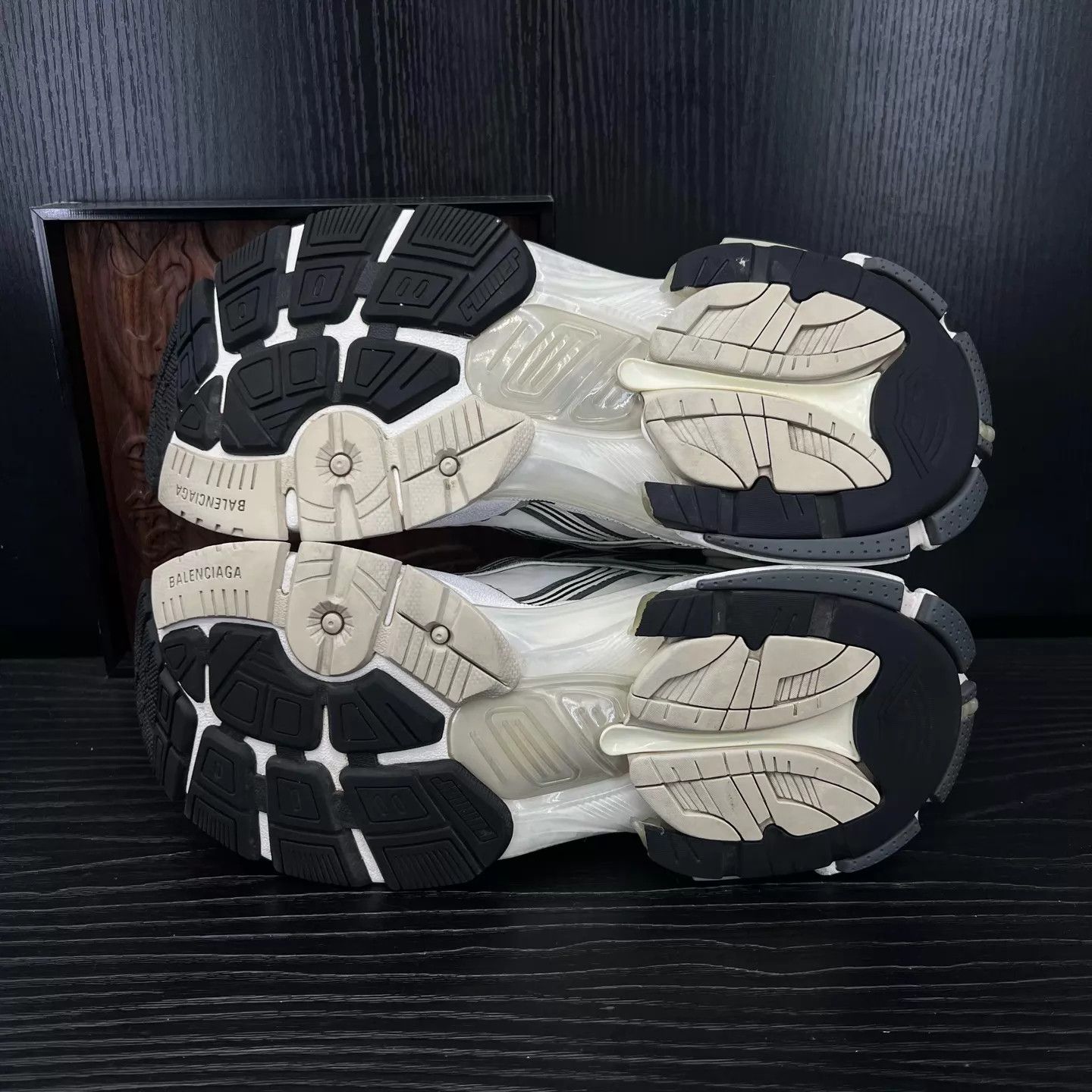 Balenciaga Balenciaga Runner Black/White/Gray 40 New OG Box Size US 7 / EU 40 - 5 Thumbnail