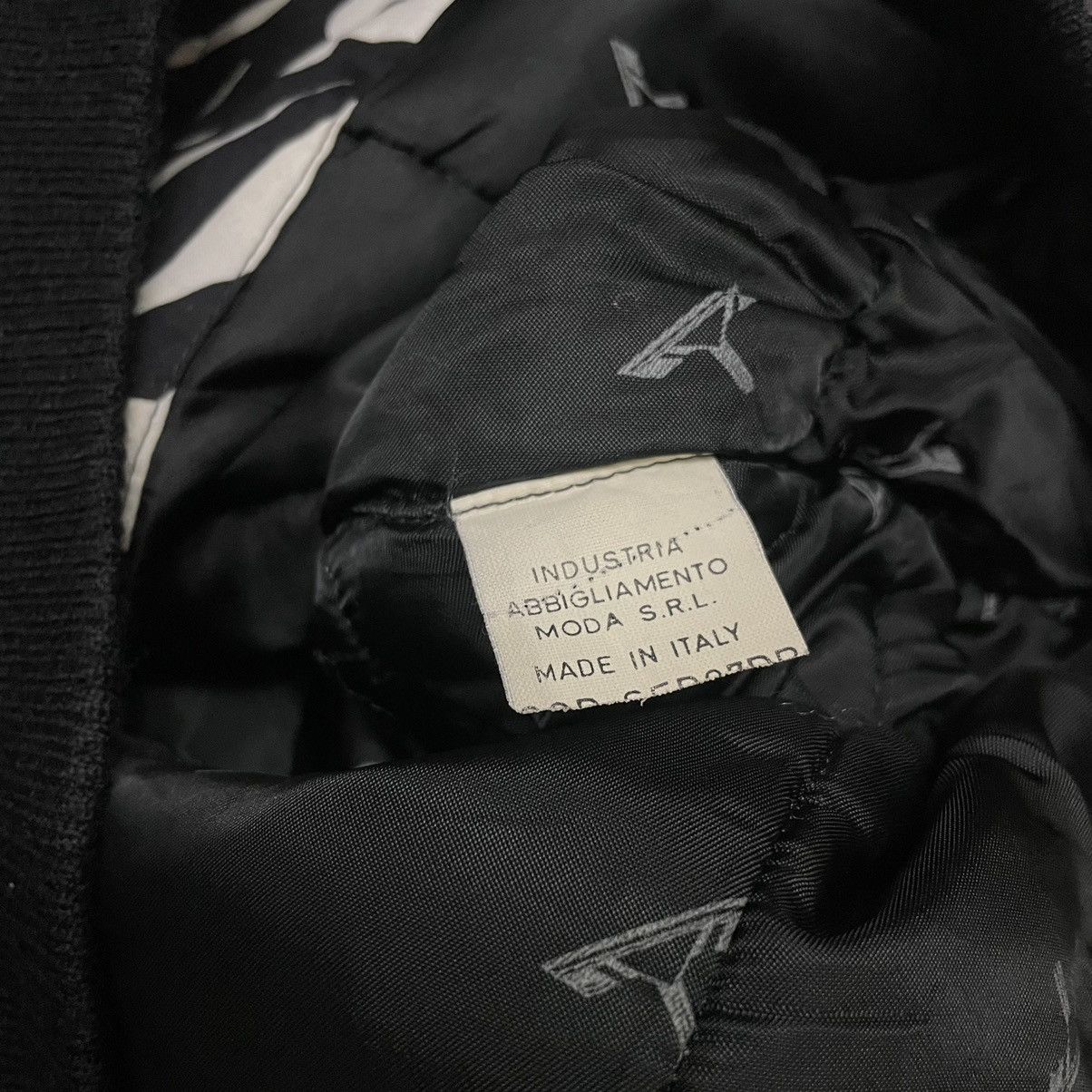 Versace Vintage Gianni Versace Zebra Puffer Bomber Jacket Size M / US 6-8 / IT 42-44 - 5 Thumbnail