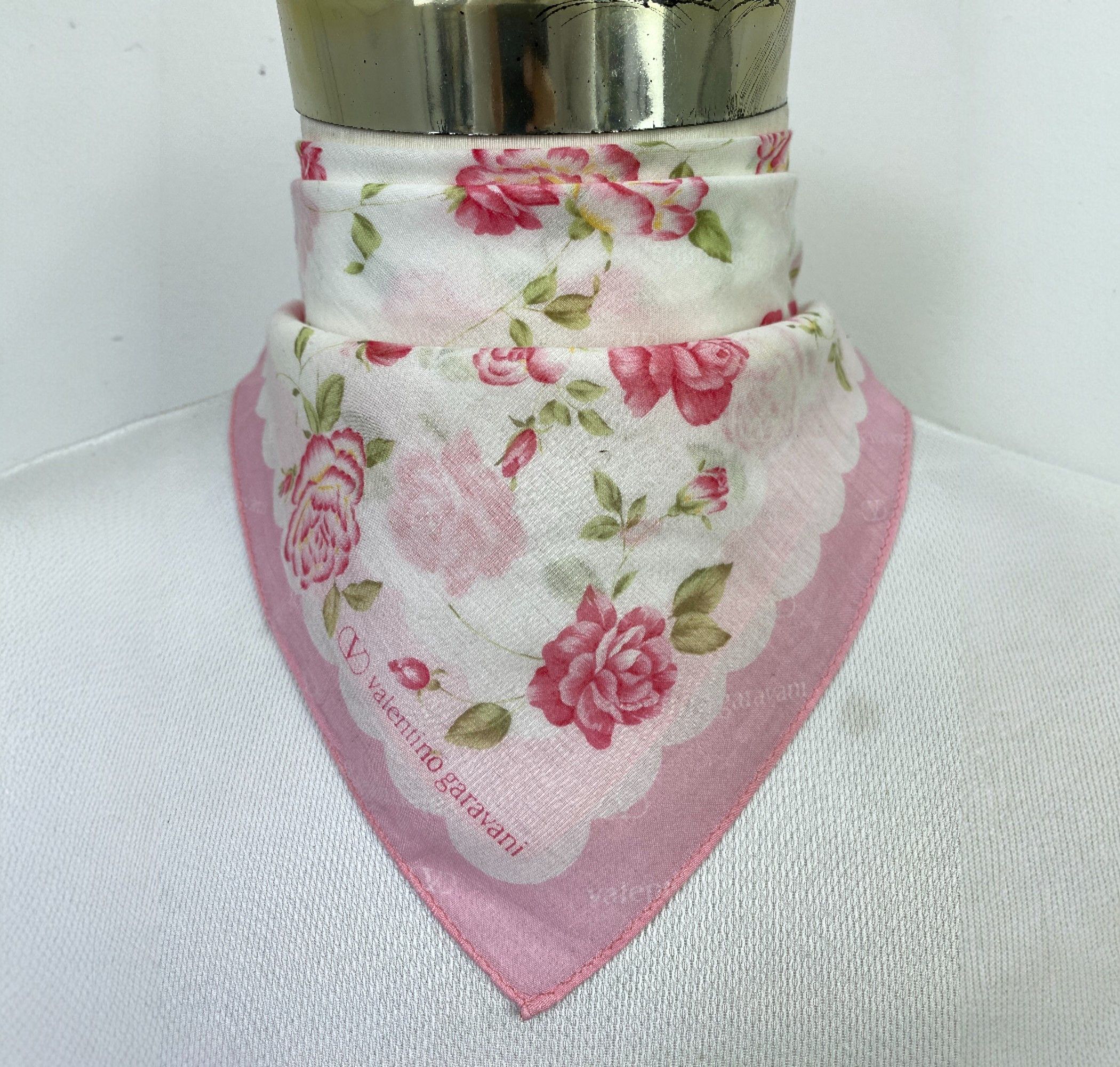 Valentino Valentino Garavani Handkerchief / Neckerchief KT0181 Size ONE SIZE - 1 Thumbnail