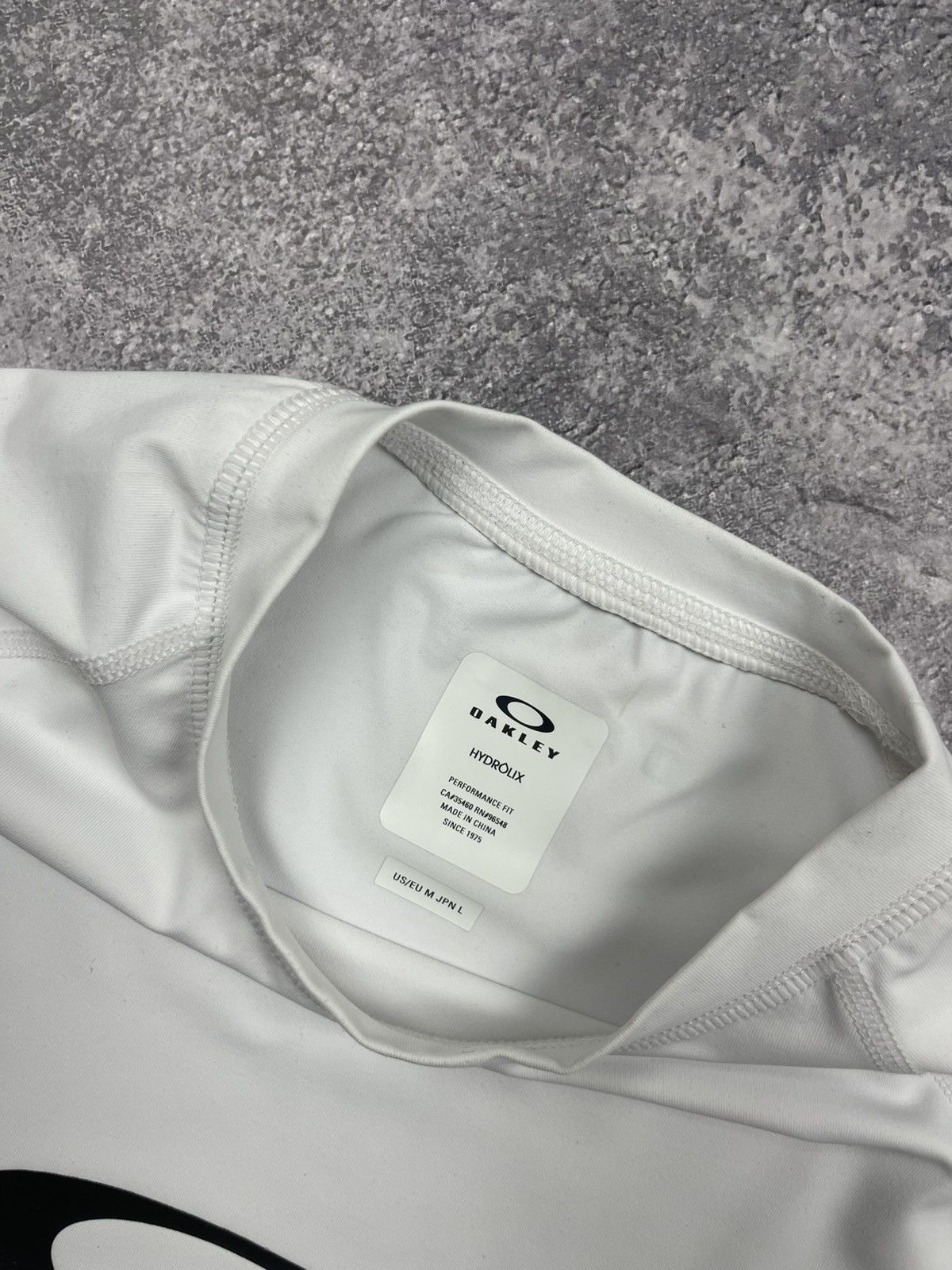 Oakley Oakley Hydrolix Big Center Logo Thermo T-Shirt White Tee Y2K Size US M / EU 48-50 / 2 - 8 Thumbnail