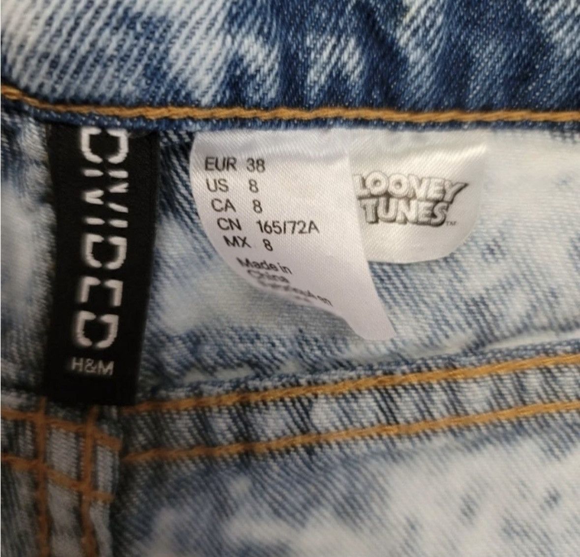 H&M Bugs bunny looney tunes acid wash Jean shorts cartoon Size 28" / US 6 / IT 42 - 8 Thumbnail