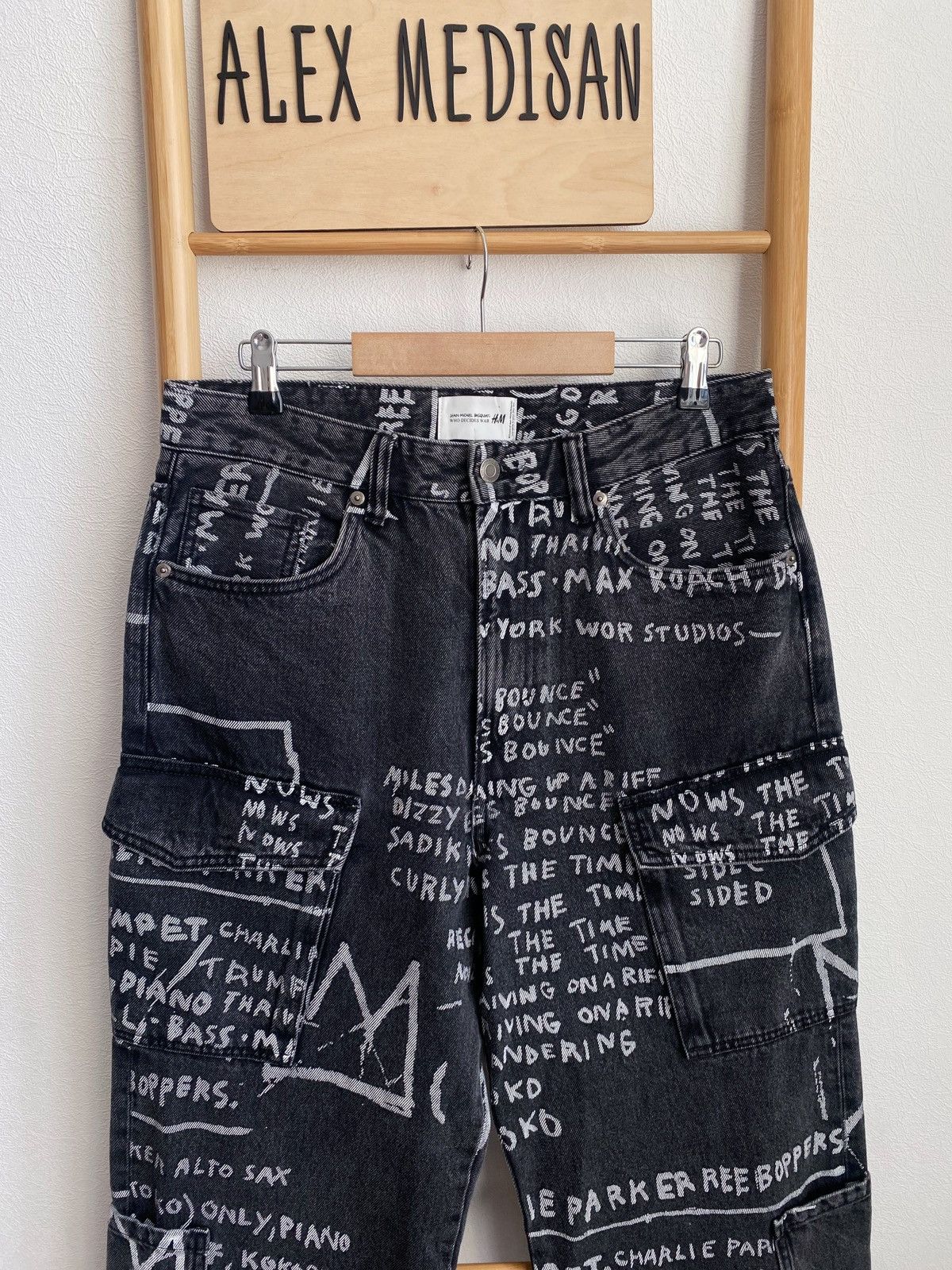 H&M × Jean-Michel Basquiat × Who Decides War Who Decides War Baggy denim jeans H&M x Basquiat x Ev&Tela Size US 32 / EU 48 - 10 Thumbnail