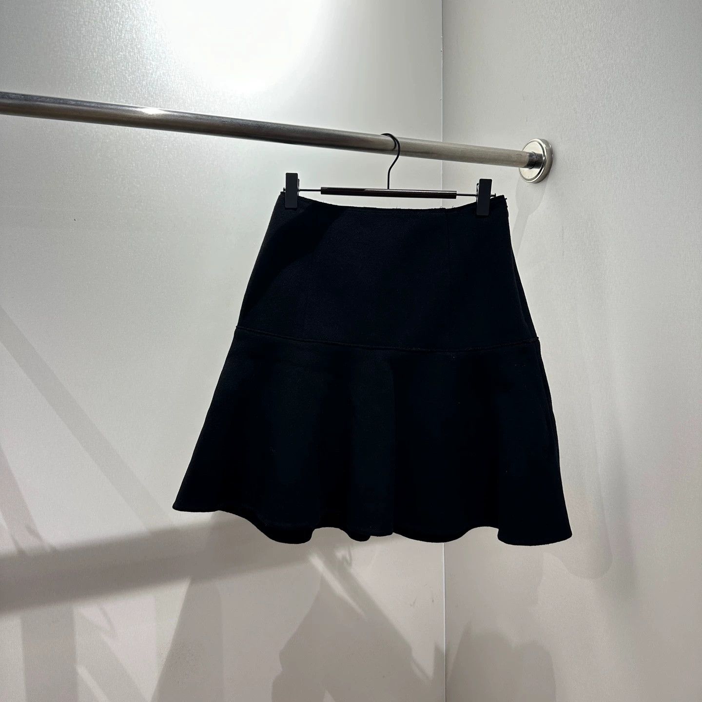 Prada Prada Wool Solid Skirt 40 apr578 Size 27" / US 4 / IT 40 - 1 Thumbnail