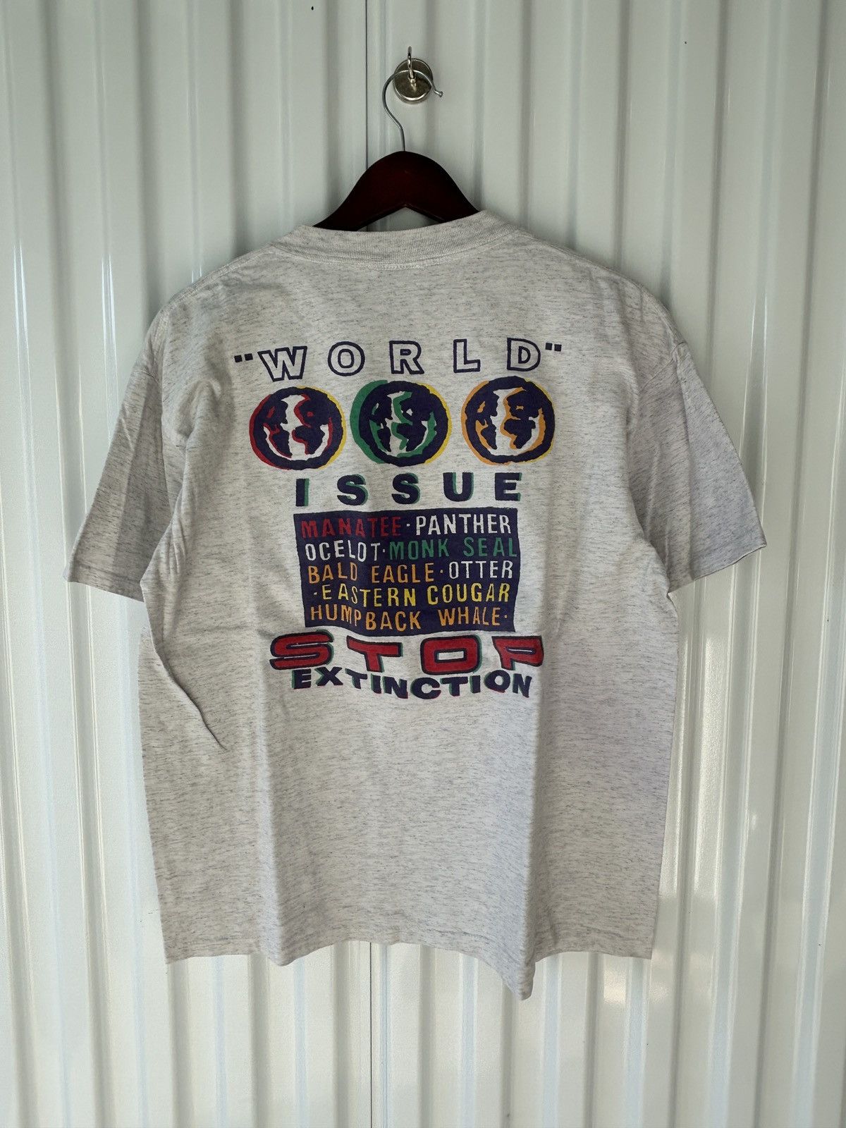Vintage Vintage 90s World Issue Graphic Tee Size US L / EU 52-54 / 3 - 1 Thumbnail