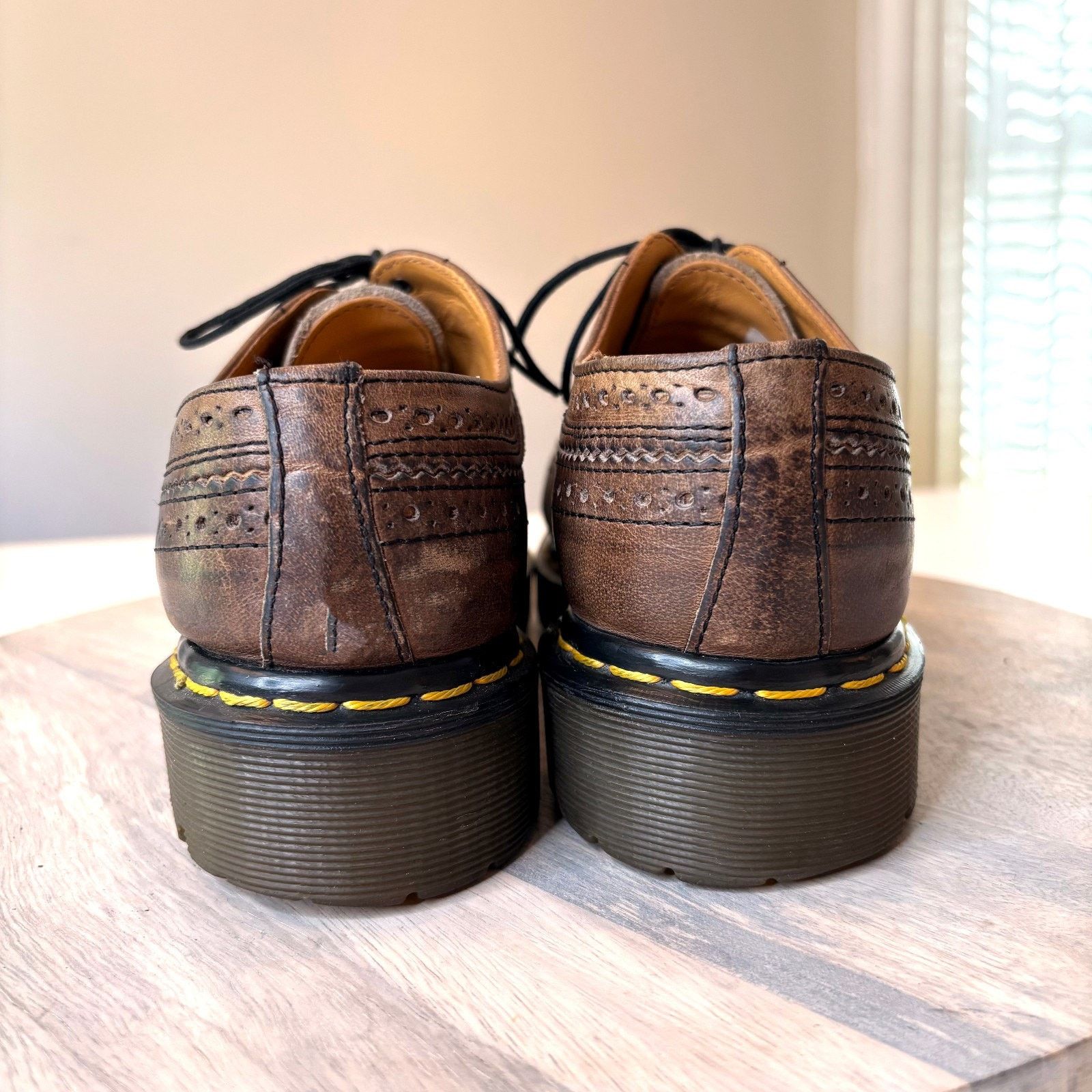 Dr. Martens Dr. Martens Vintage England Brown Brogue Oxford Shoes Size 7 Size US 7 / EU 40 - 7 Thumbnail