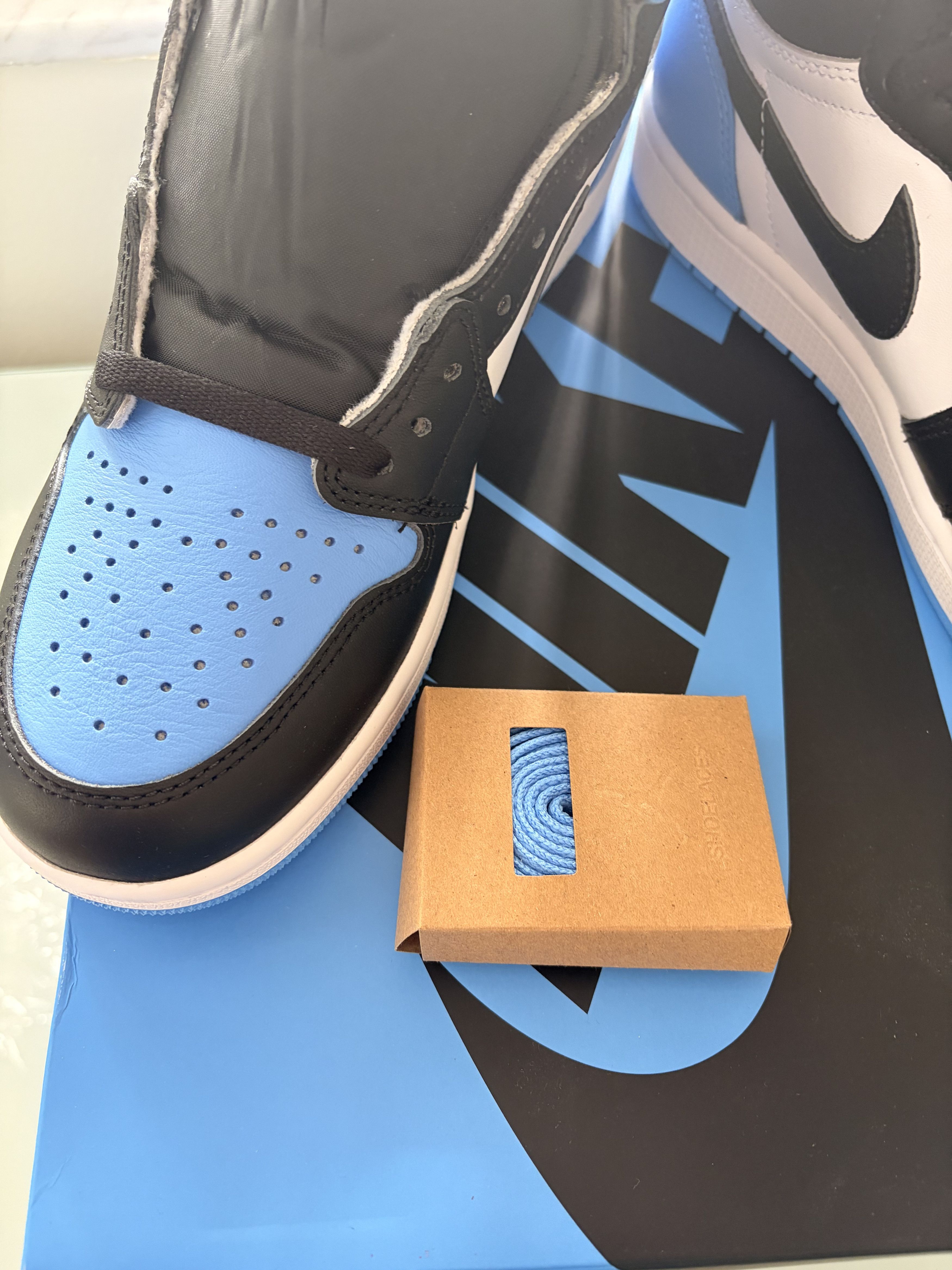 Jordan Brand Jordan 1 Retro High OG UNC Toe Size US 10 / EU 43 - 6 Thumbnail