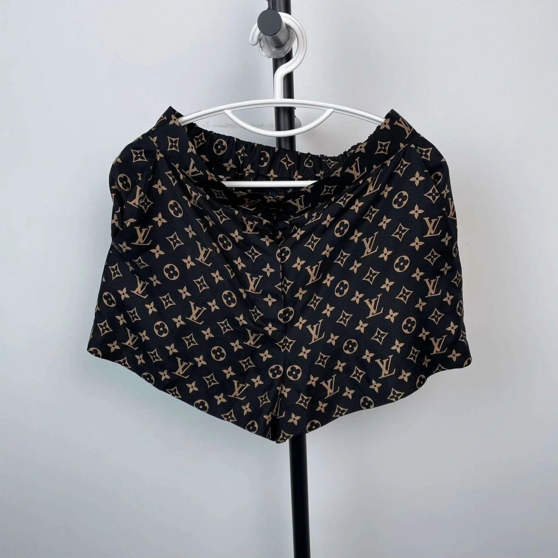 Louis Vuitton LV Monogram Silk Black 38 Shorts Size 27" / US 4 / IT 40 - 1 Thumbnail
