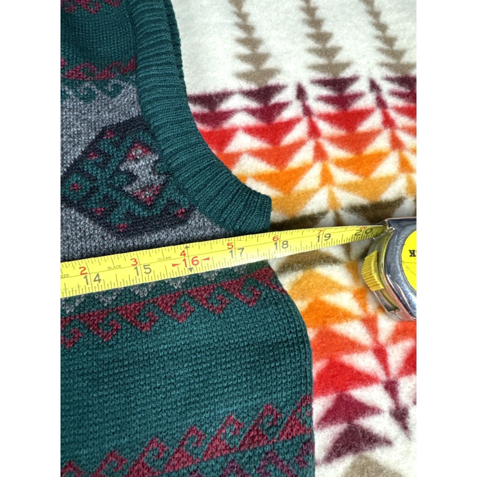 Vintage VINTAGE Northwest Territory Acrylic Sweater Vest Christmas Aztec Mens M Red sz M Size US M / EU 48-50 / 2 - 4 Thumbnail