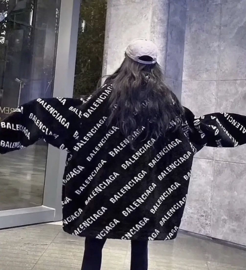 Balenciaga 🔥$4.2K VALUE🔥Balenciaga Oversized Logo Faux Fur