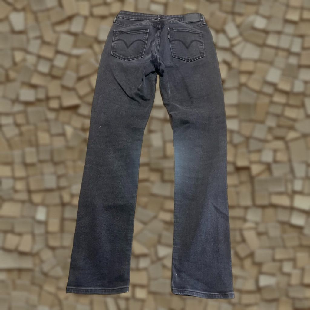 Levi's VINTAGE? No. Levi's Jeans, Women's Size 28, Black Denim Skinny Pockets Dark Wash, Regular, 30.5 in Inseam, 28 in Waist, Jeans, Women, X Size 28" / US 6 / IT 42 - 1 Thumbnail