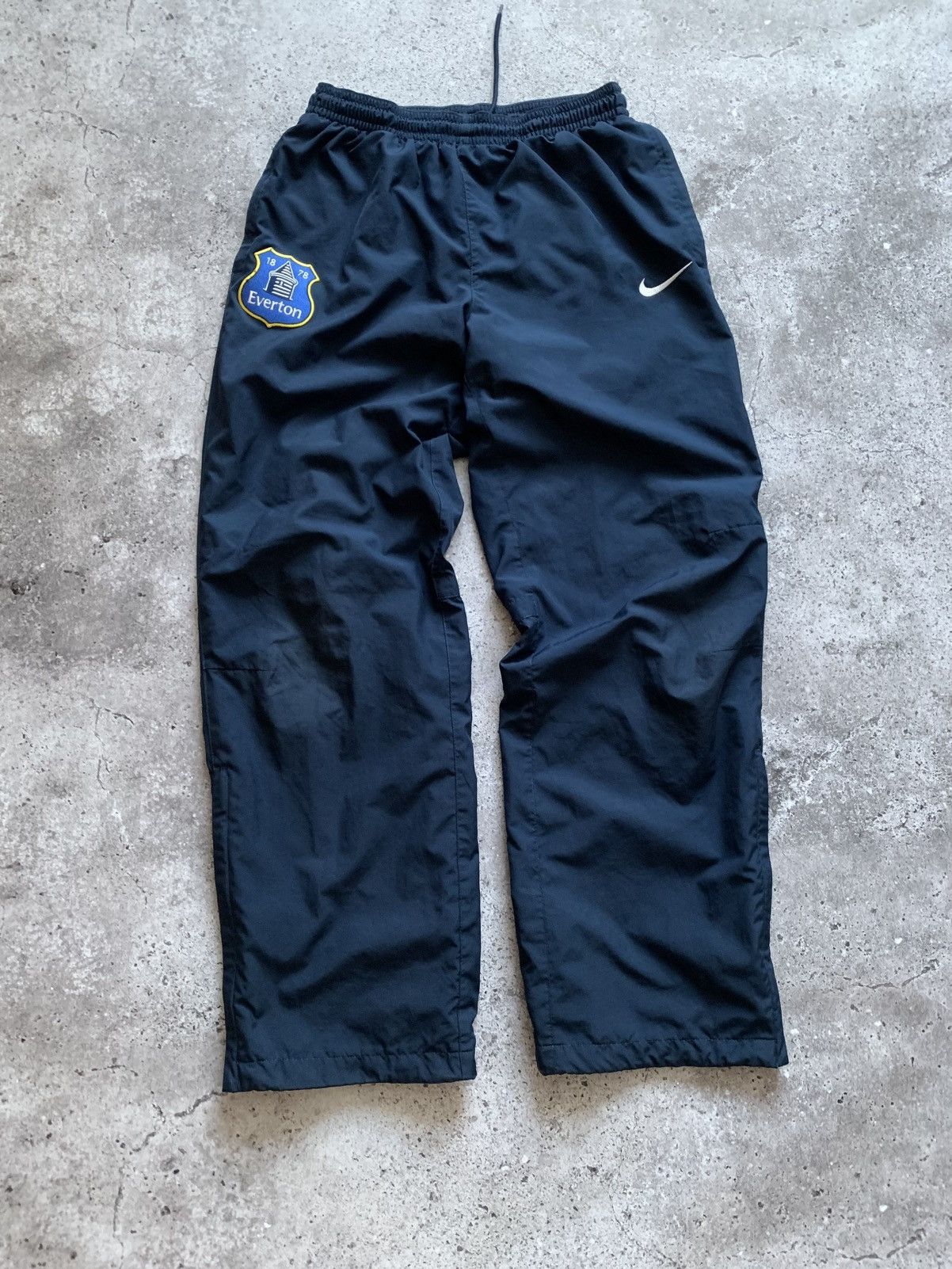Nike 🔥VINTAGE NIKE EVERTON BAGGY TRACK PANTS SWEATPANTS Size US 32 / EU 48 - 1 Thumbnail