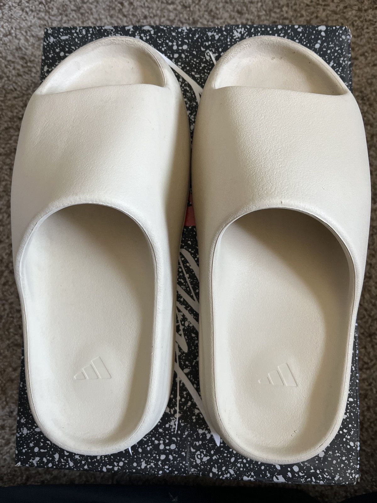 Adidas × Kanye West YZY slide pure Size US 10 / EU 43 - 1 Thumbnail