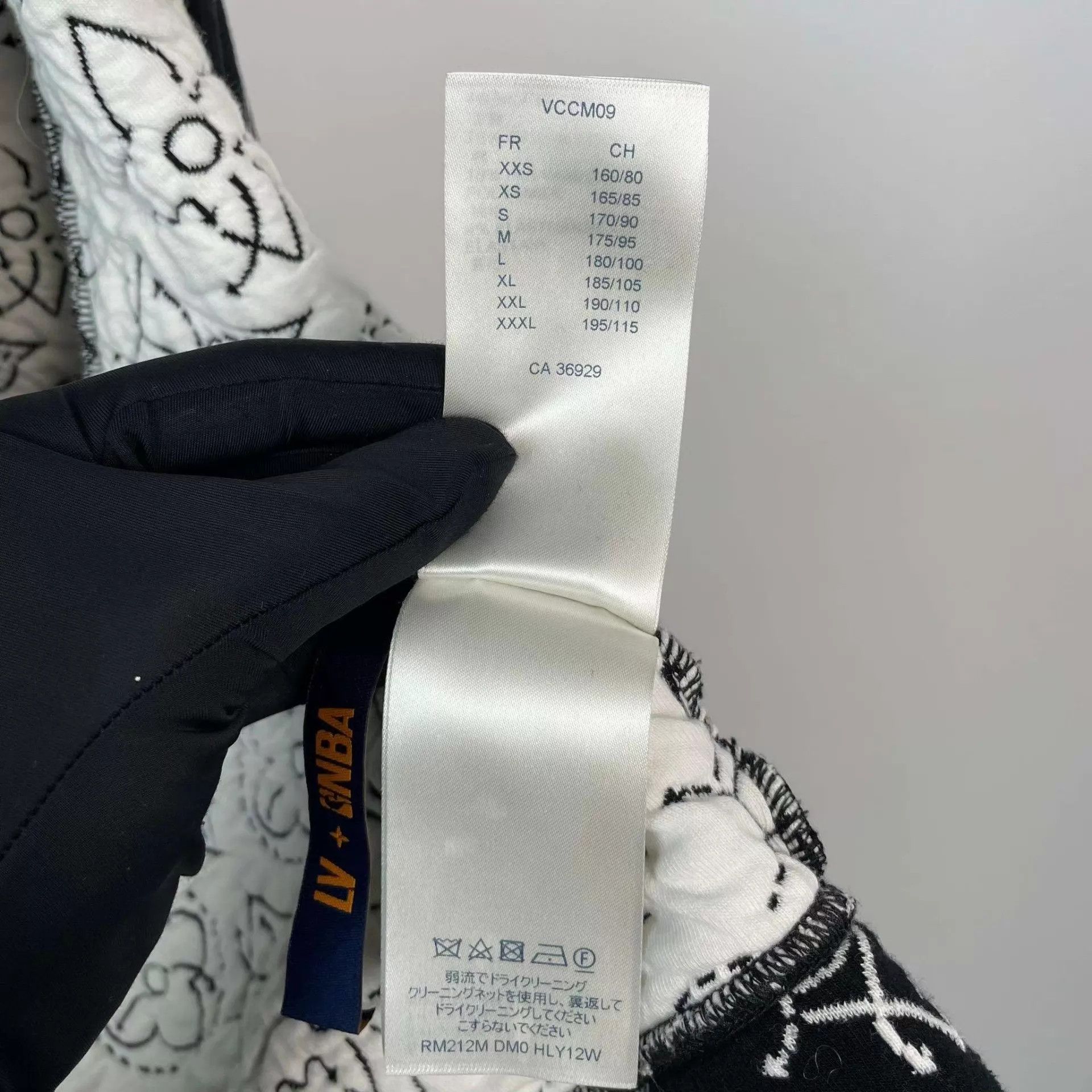 Louis Vuitton LV cardigan black S 21 Size S / US 4 / IT 40 - 7 Thumbnail