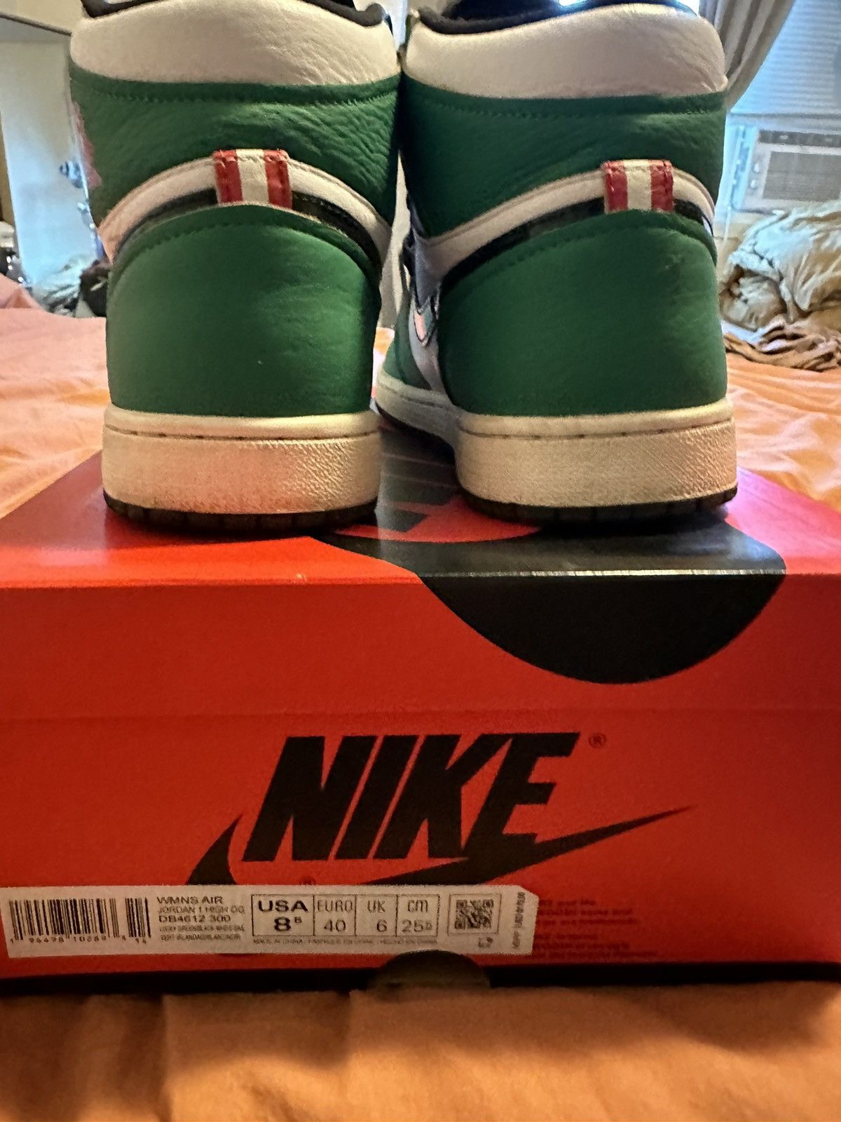 Nike Air Jordan 1 Lucky Green Size US 7 / EU 40 - 6 Thumbnail