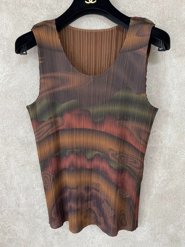 Issey Miyake Issey Miyake size:one size Brown pleated vest Size XS / US 0-2 / IT 36-38 - 1 Thumbnail