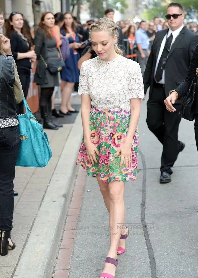 Valentino Valentino The star matched the lace short-sleeved dress Size S / US 4 / IT 40 - 5 Thumbnail
