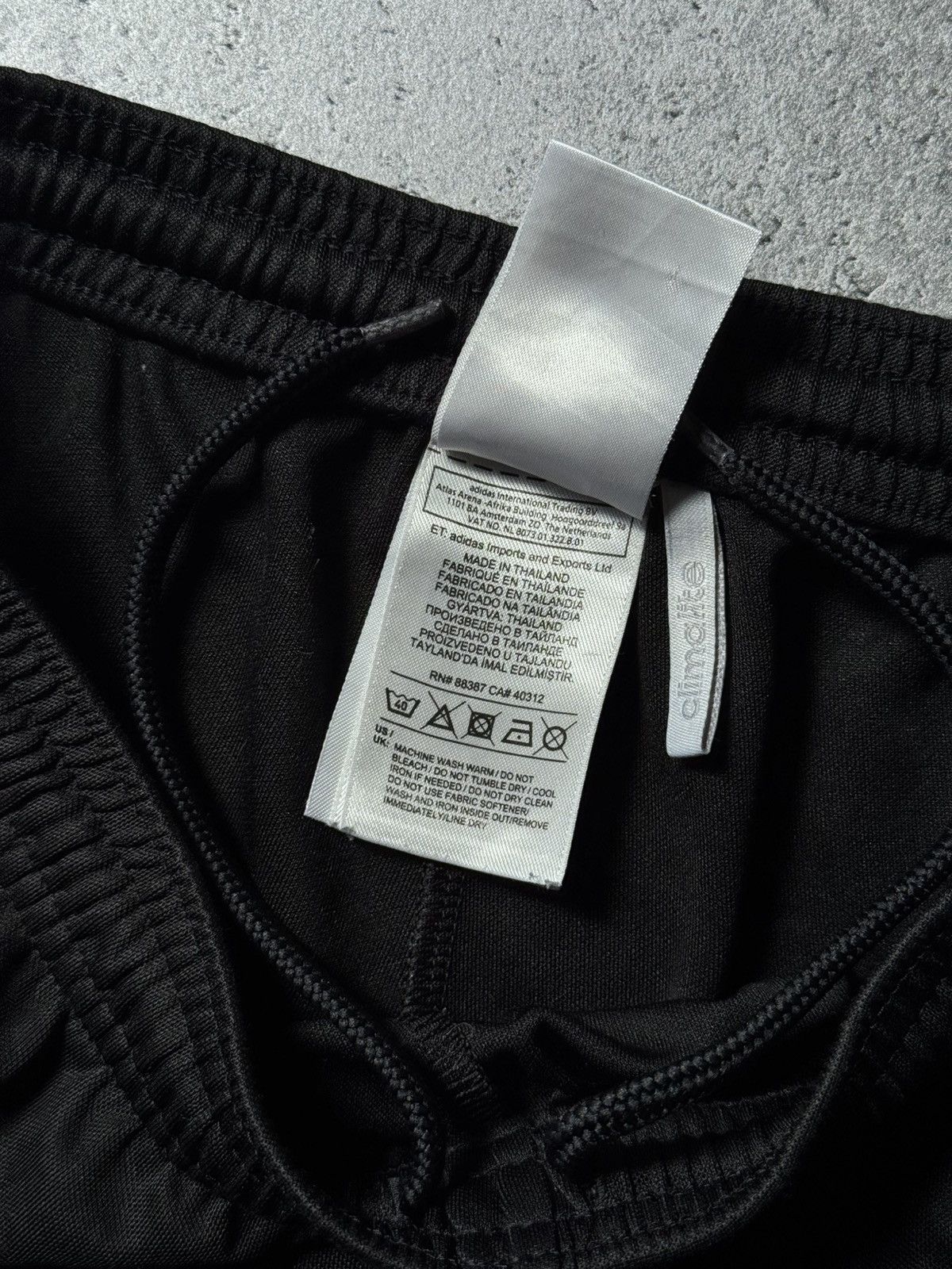 Adidas Vintage Y2K Adidas Pinterest Shorts Streetwear 90s Size US 32 / EU 48 - 14 Thumbnail