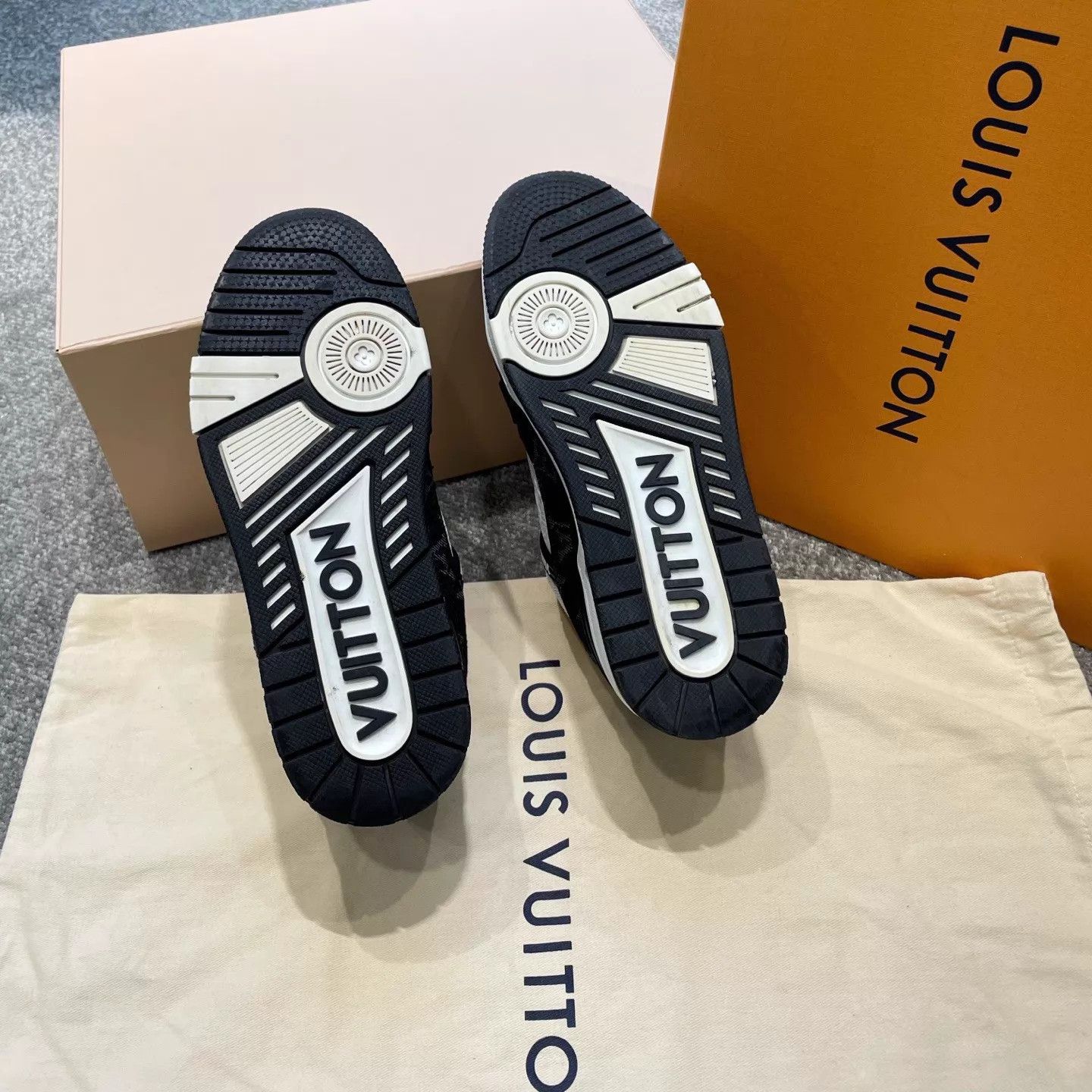 Louis Vuitton LV Panda Embossed Black/White Trainer EUR 37 Size US 6.5 / IT 36.5 - 6 Thumbnail