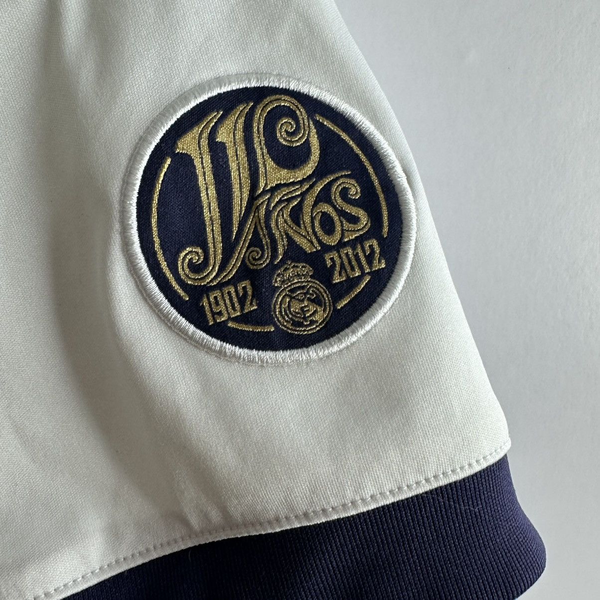 Adidas × Vintage Jersey Adidas Vintage Real Madrid Home 2012 Size US XL / EU 56 / 4 - 3 Thumbnail