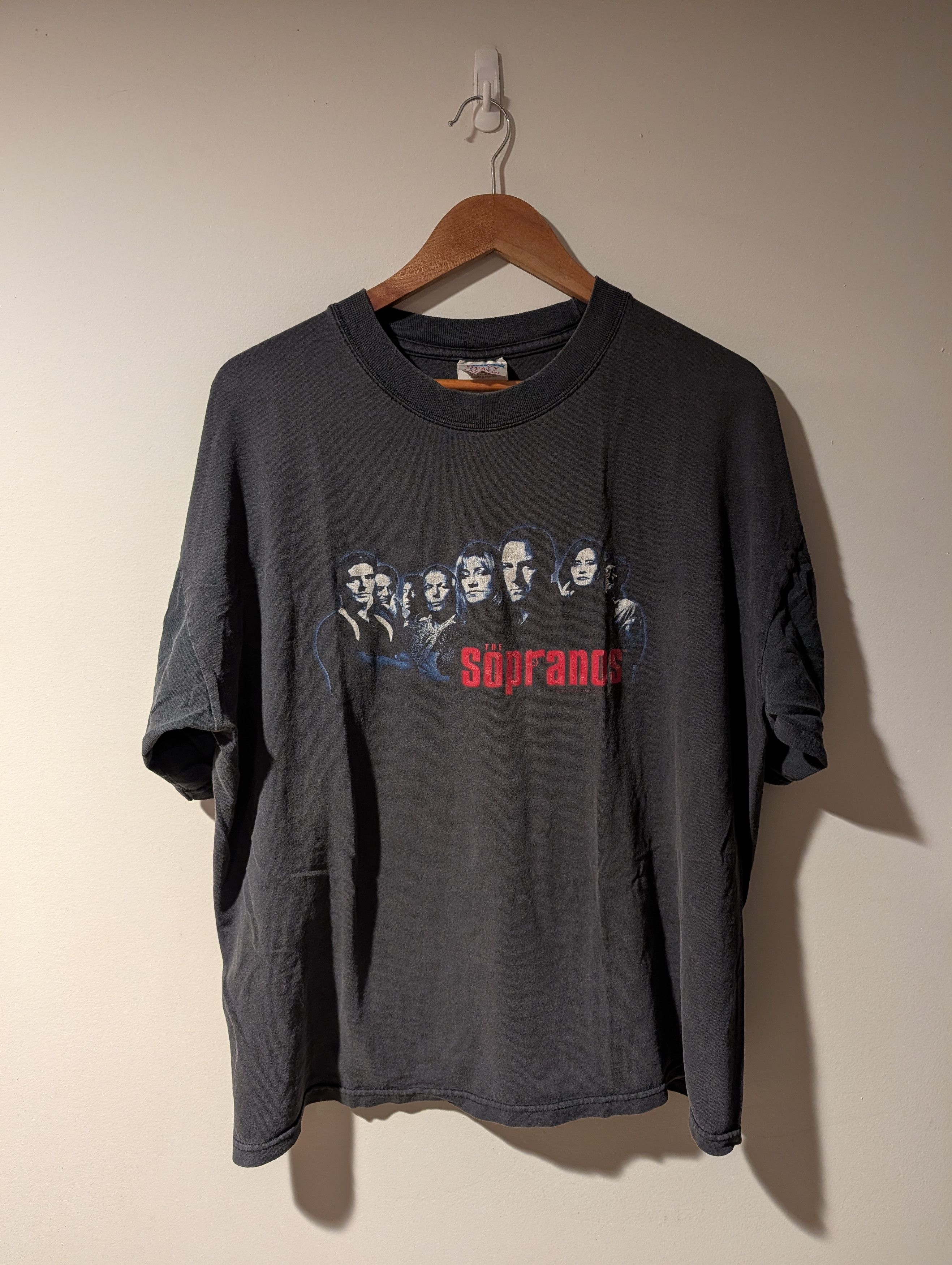 Gildan Vintage 2000 The Soprano's TV Show Black X-Large T-Shirt Size US XL / EU 56 / 4 - 1 Thumbnail