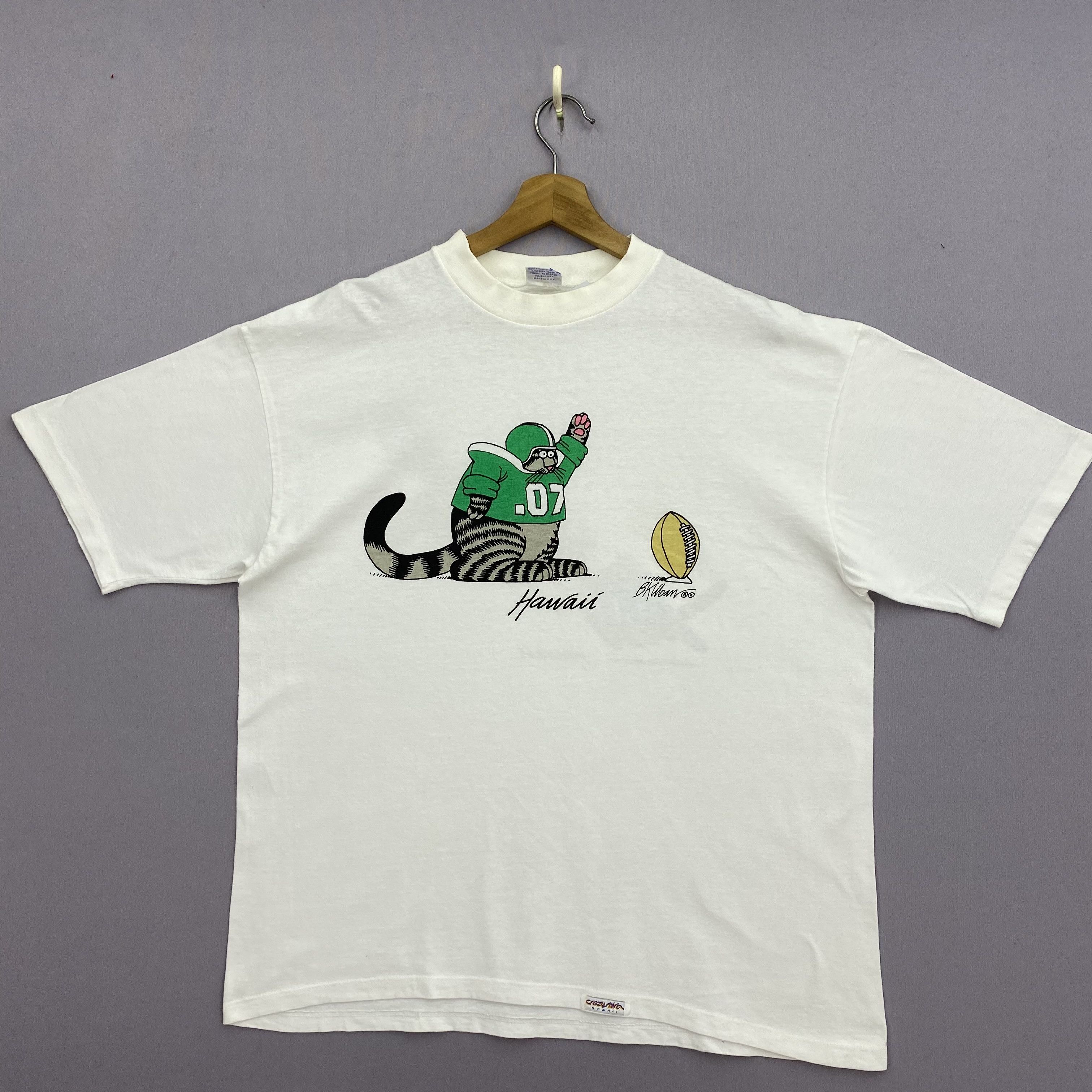 Vintage Vintage 80s Crazy Shirts Tshirts BKLiban Hawaii Football Tee Size US L / EU 52-54 / 3 - 1 Thumbnail