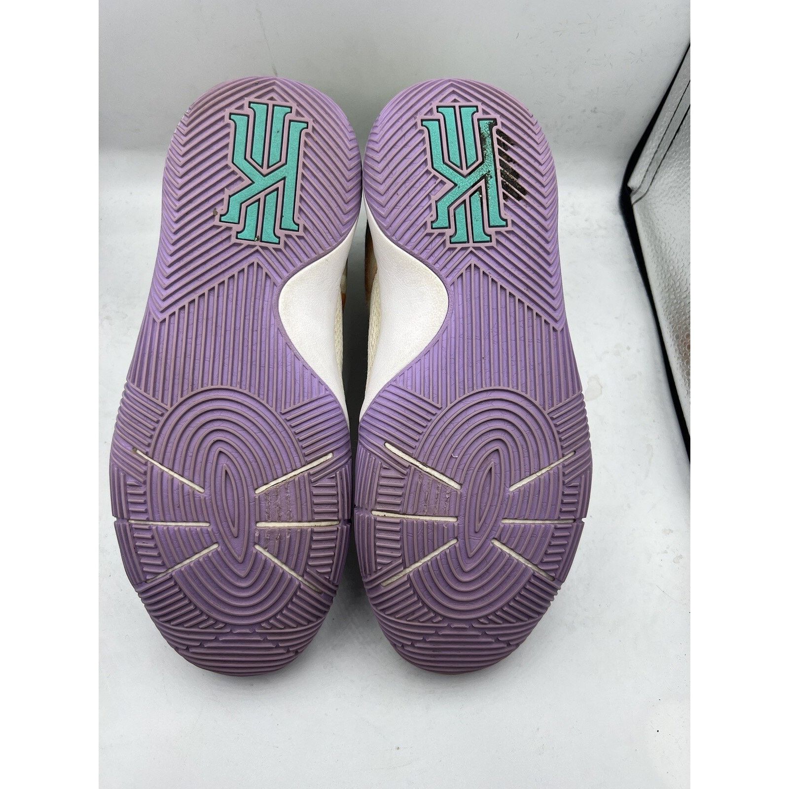 Nike Nike Kyrie 2 GS Easter White Jade Lilac Spring Mens 7Y Size US 7 / EU 40 - 6 Thumbnail
