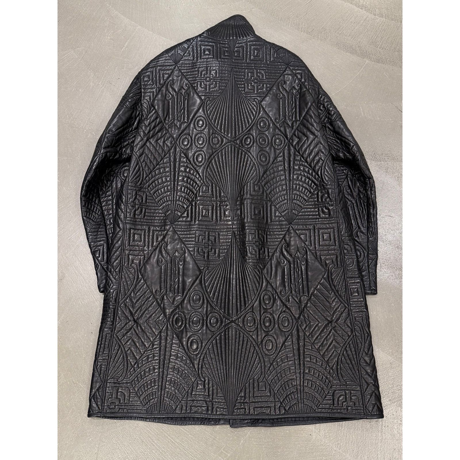 Versace A/W1990 Gianni Versace embossed leather coat Size US L / EU 52-54 / 3 - 2 Thumbnail