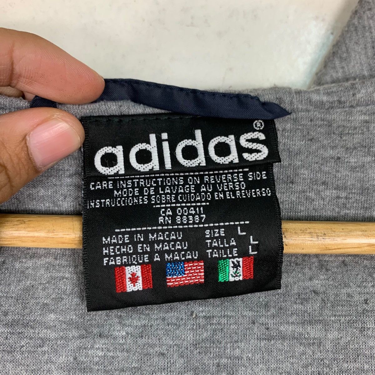 Adidas 90's ADIDAS Windbreaker Jacket #0936-C42 Size US L / EU 52-54 / 3 - 16 Thumbnail
