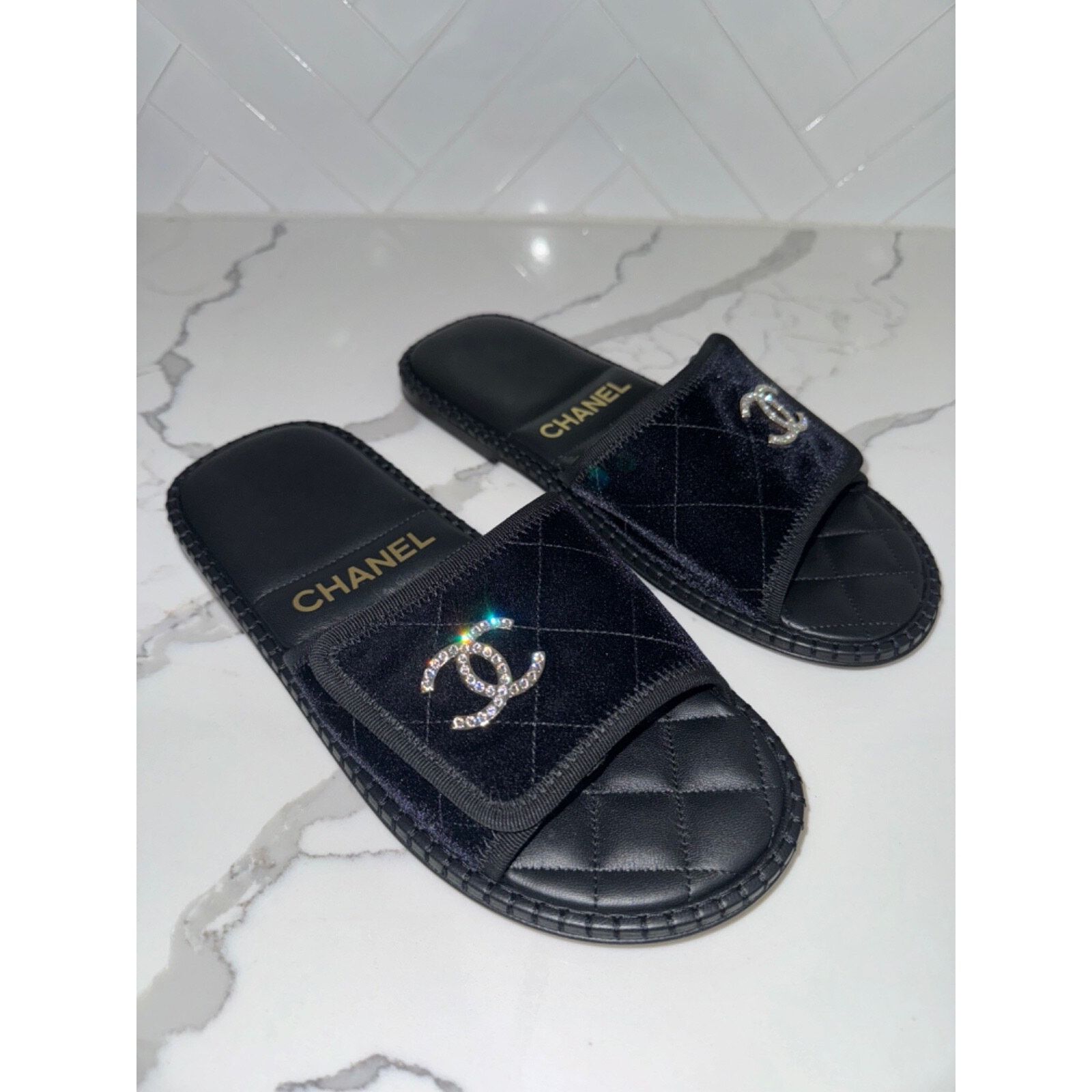 Chanel Chanel 23M Black Velvet Crystal CC Logo Hotel Mule Slide Size US 10 / IT 40 - 8 Thumbnail