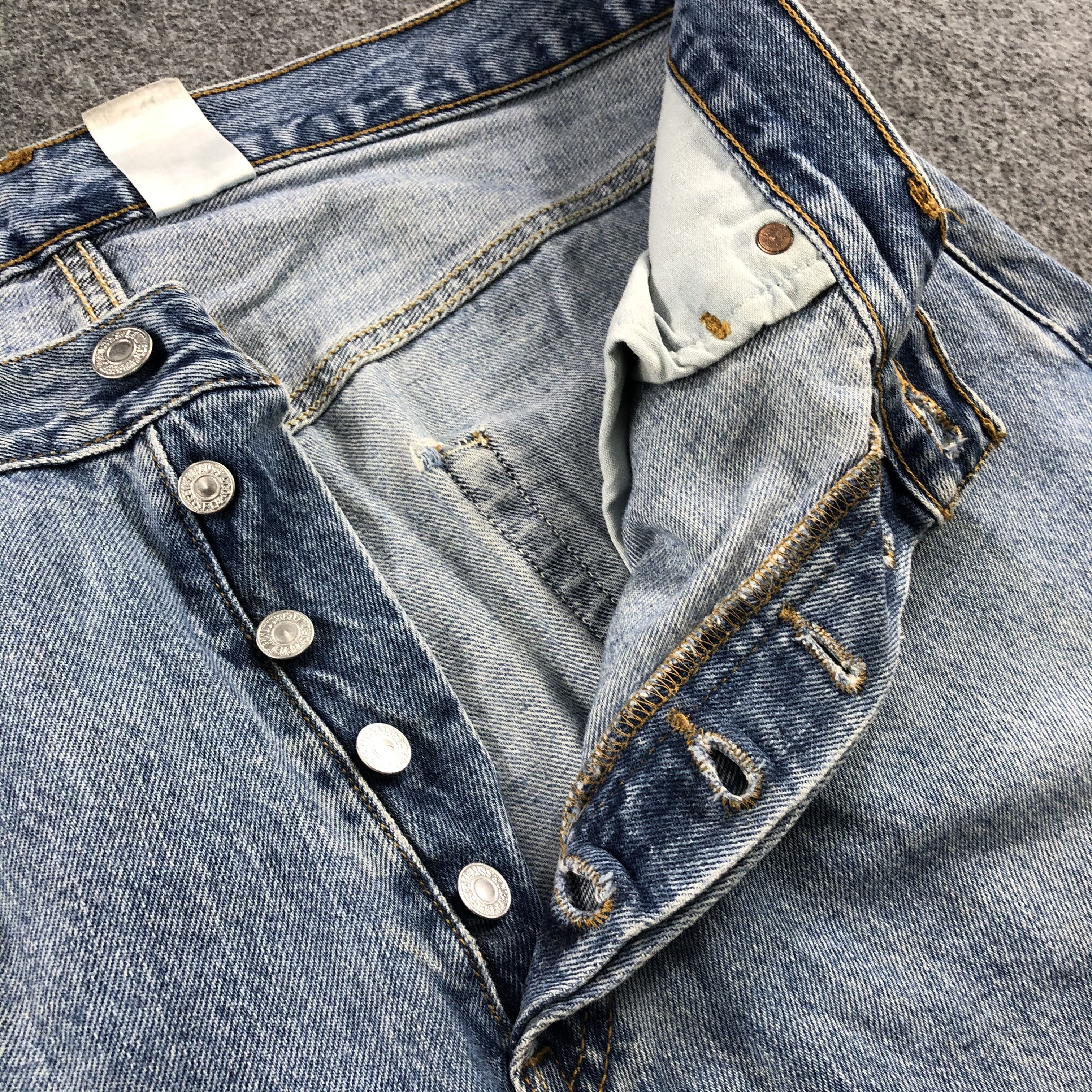 Levi's 90s Vintage Blue Wash Levis 501 Jeans-J1468 Size US 35 - 10 Thumbnail
