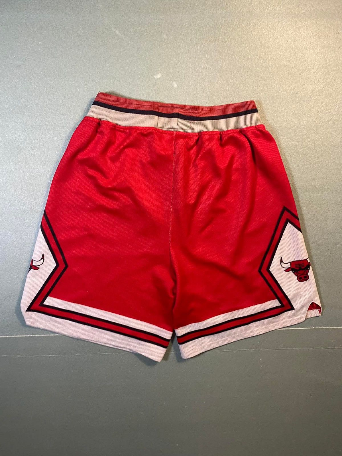 Champion × NBA Vintage champion chciago bulls shorts Size US 34 / EU 50 - 2 Thumbnail