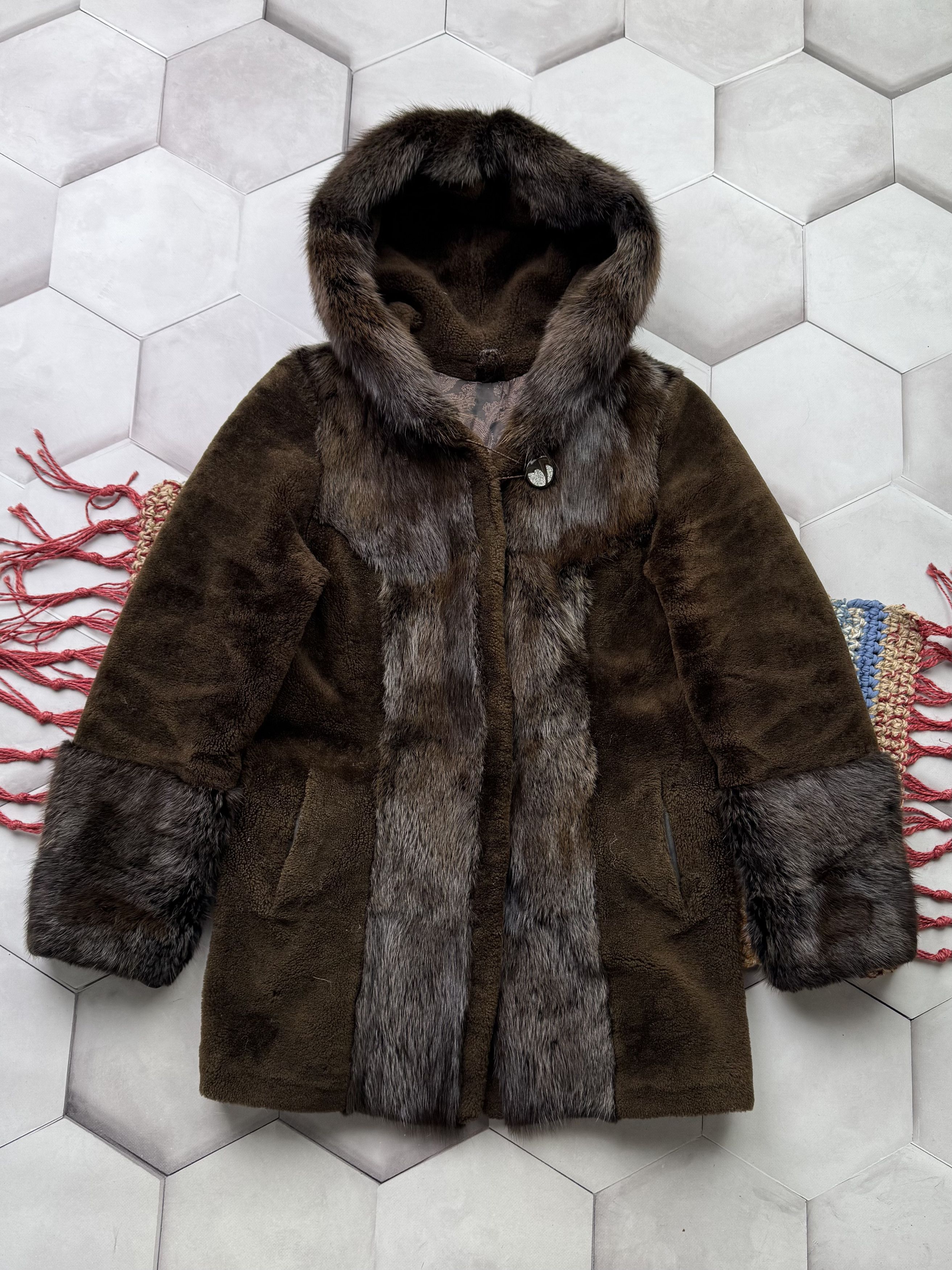 Vintage 90s Real Sheepskin Hooded Jacket With Real Fur (E4) Size M / US 6-8 / IT 42-44 - 1 Thumbnail