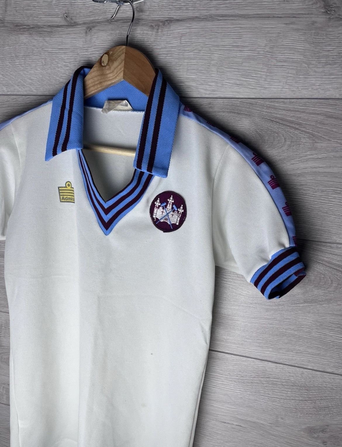 Vintage vintage soccer jersey West Ham United 1977/78 Admiral retro Size US S / EU 44-46 / 1 - 4 Thumbnail