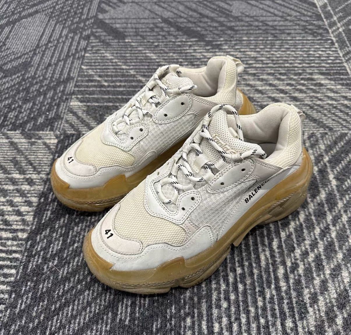 Balenciaga Balenciaga Triples Sneakers J42 Size US 8 / EU 41 - 1 Thumbnail