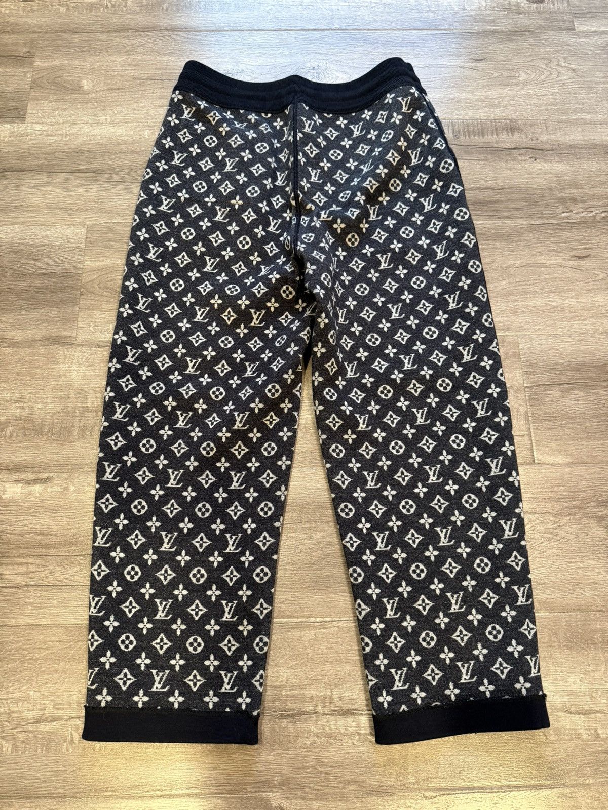 Louis Vuitton Louis Vuitton Wool Monogram Reversible Sweatpants Size US 34 / EU 50 - 2 Thumbnail