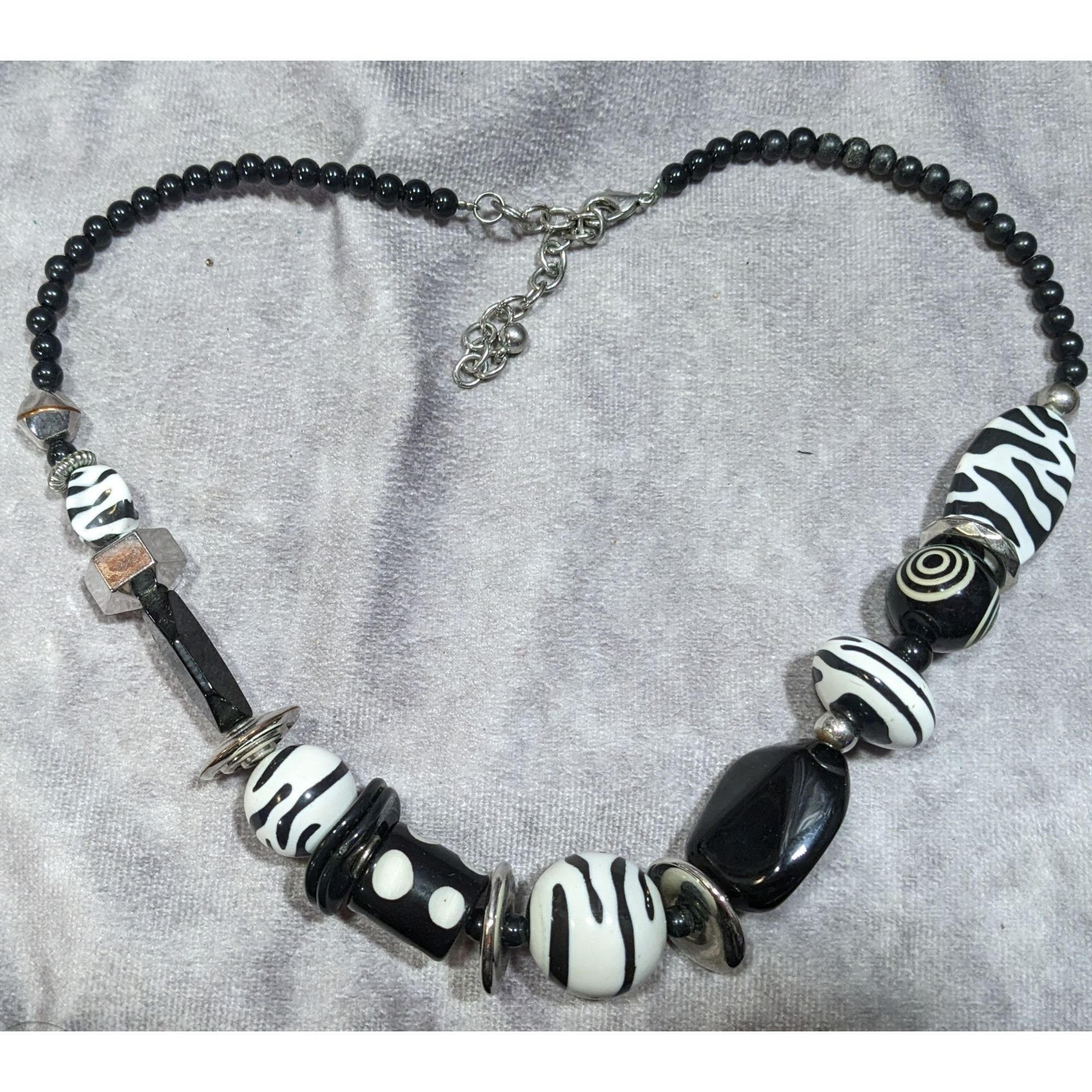 Other Funky 80s Style Black And White Geometric Pattern Beaded Nec Size ONE SIZE - 4 Thumbnail