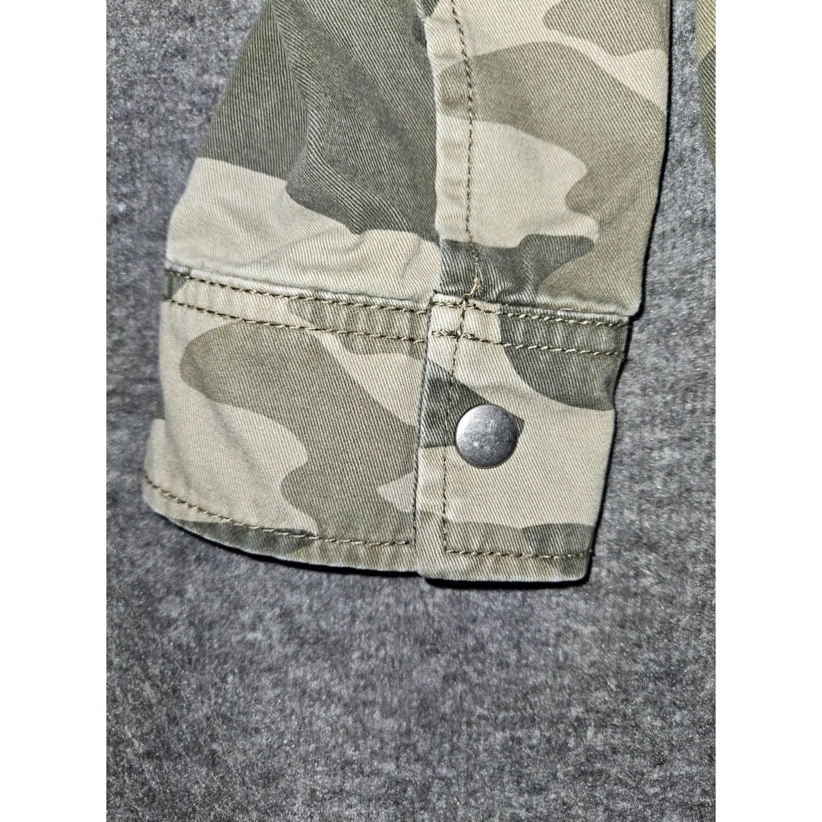 Abercrombie & Fitch Abercrombie & Fitch Military Jacket Women's Medium Full Zip Green Camo Preppy 90s Army City Outdoor Pockets Logo | Machine Washable | Regular Fit Size M / US 6-8 / IT 42-44 - 7 Thumbnail