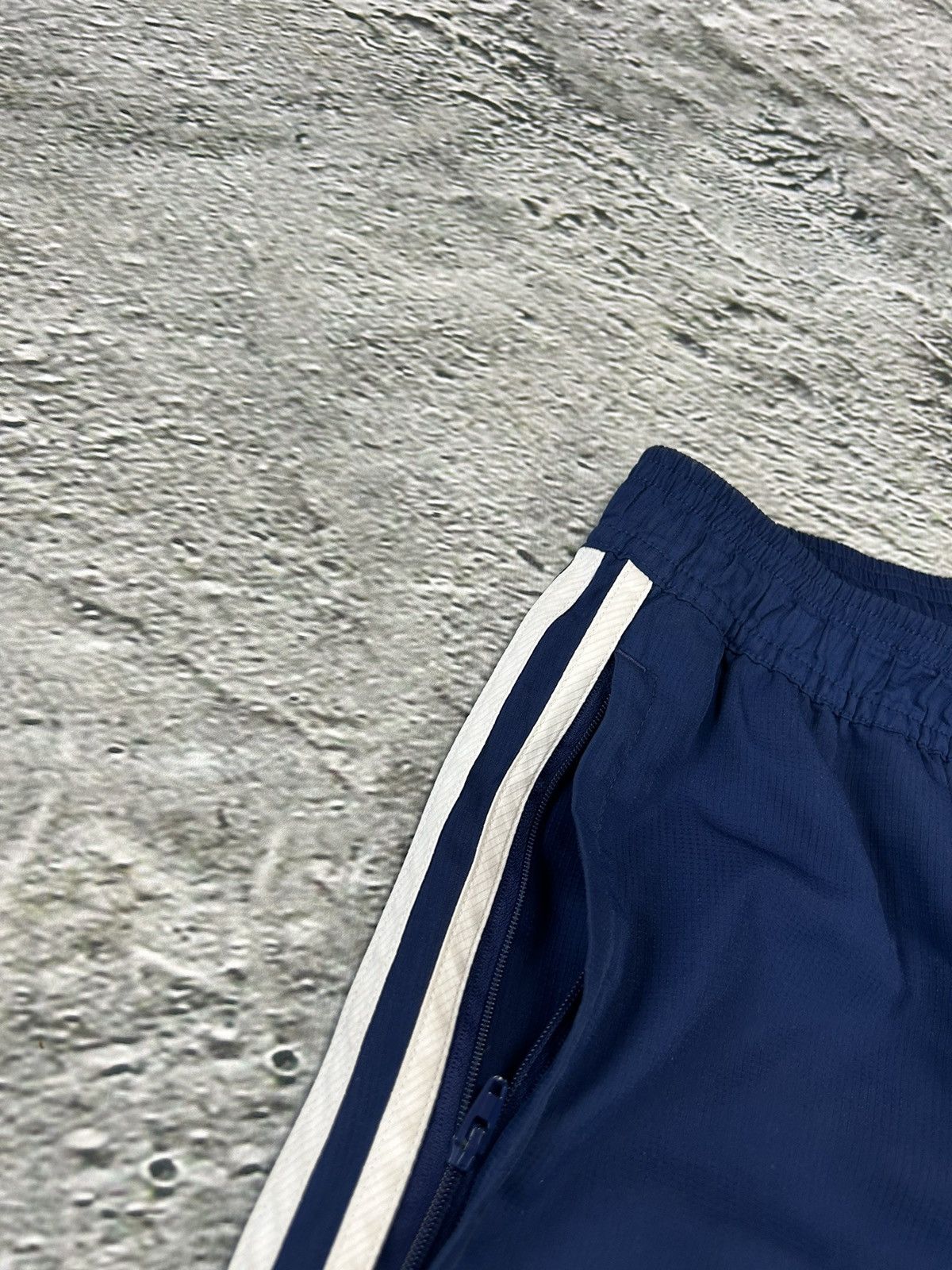 Adidas × Vintage France Adidas track suit navy pants windbreaker vintage Size US L / EU 52-54 / 3 - 13 Thumbnail