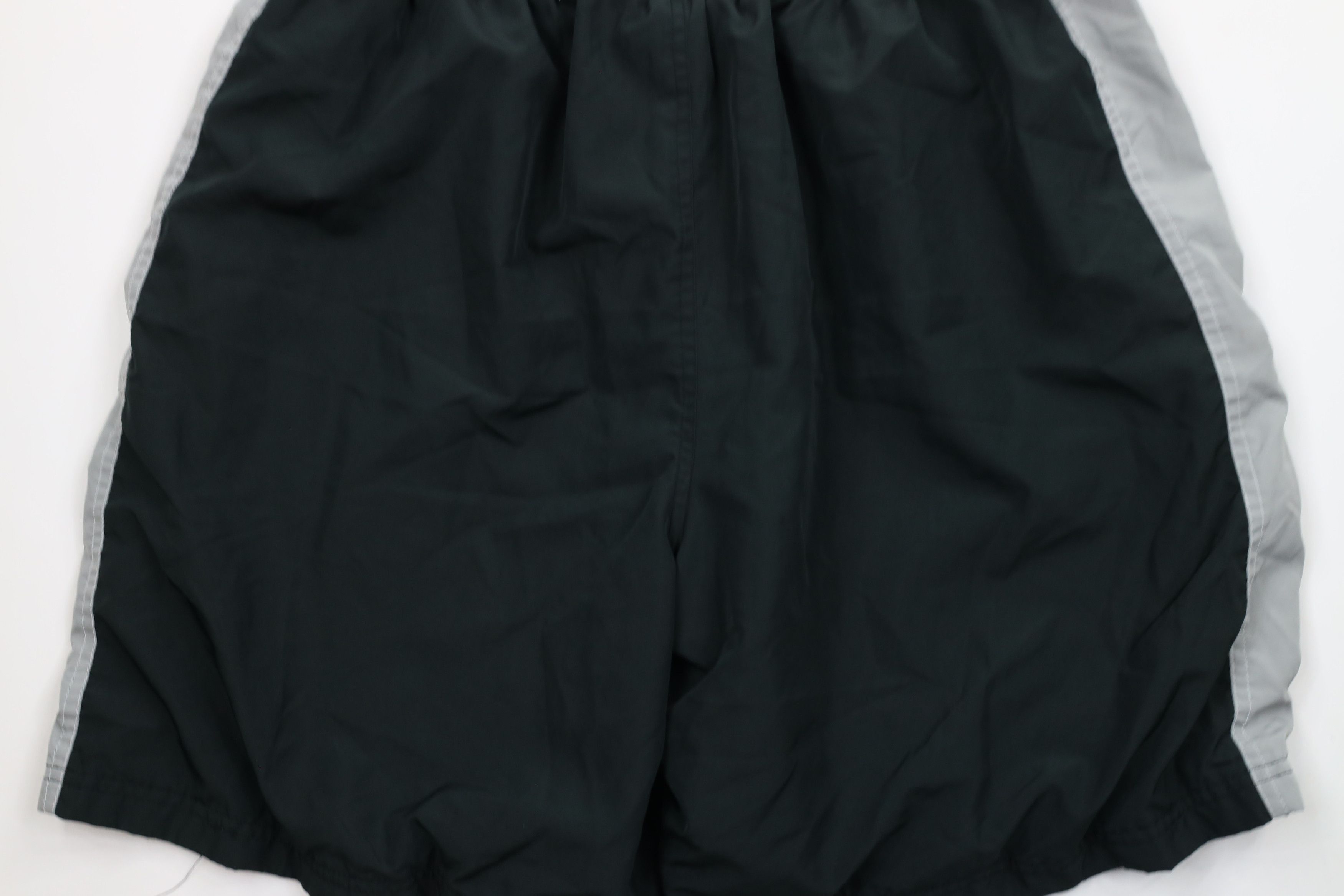 Reebok × Vintage Vintage 90s Reebok Spell Out Lined Above Knee Shorts Black Size US 36 / EU 52 - 11 Thumbnail