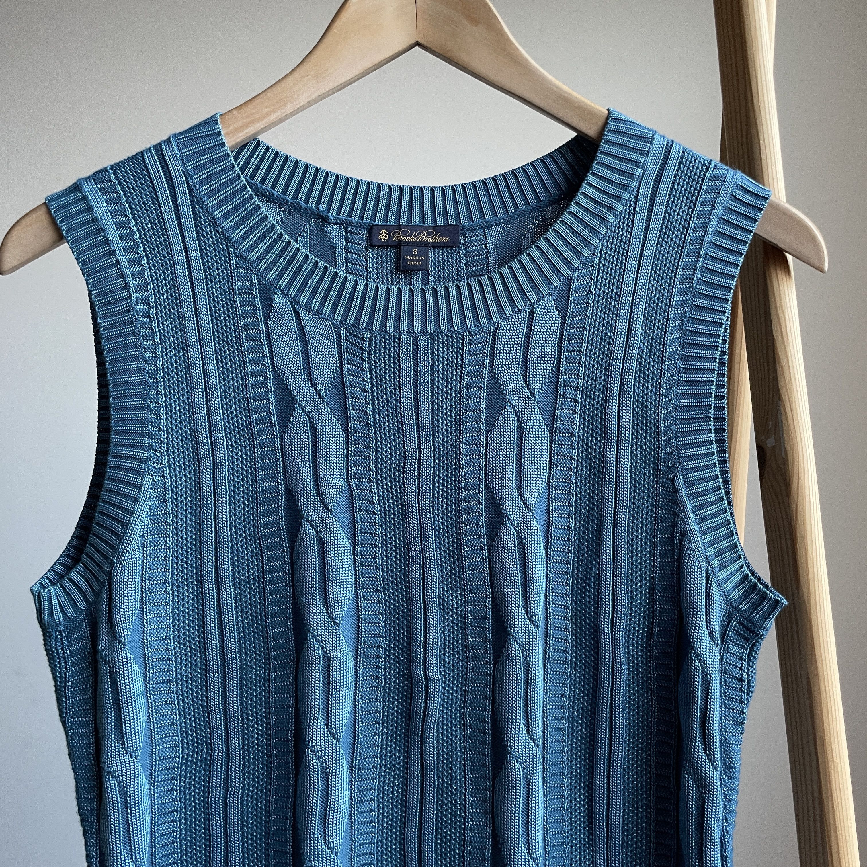 Brooks Brothers Brooks Brothers Womens Cable Knit Cotton/Rayon Vest Sweater Size S / US 4 / IT 40 - 3 Thumbnail