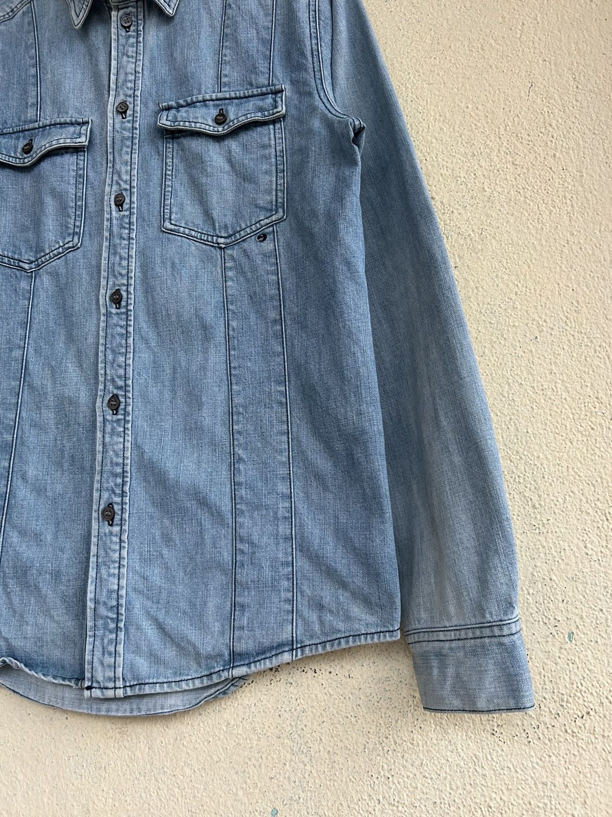 A.P.C. A.P.C Buttons Up Denim Shirt Size US S / EU 44-46 / 1 - 4 Thumbnail