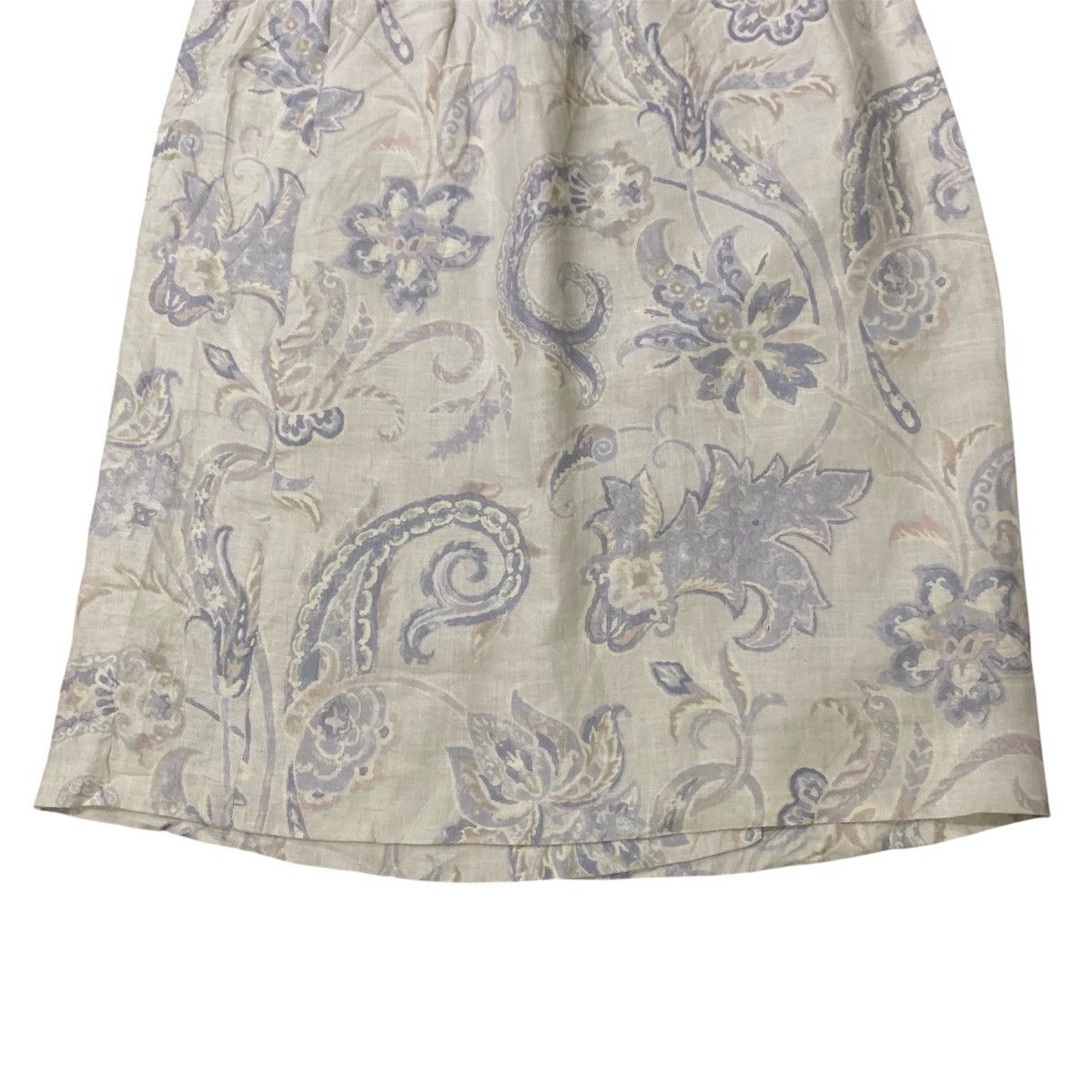 Burberry Vintage Burberry Floral Mini Skirt Made in Italy / Size 9 Size 26" / US 2 / IT 38 - 9 Thumbnail