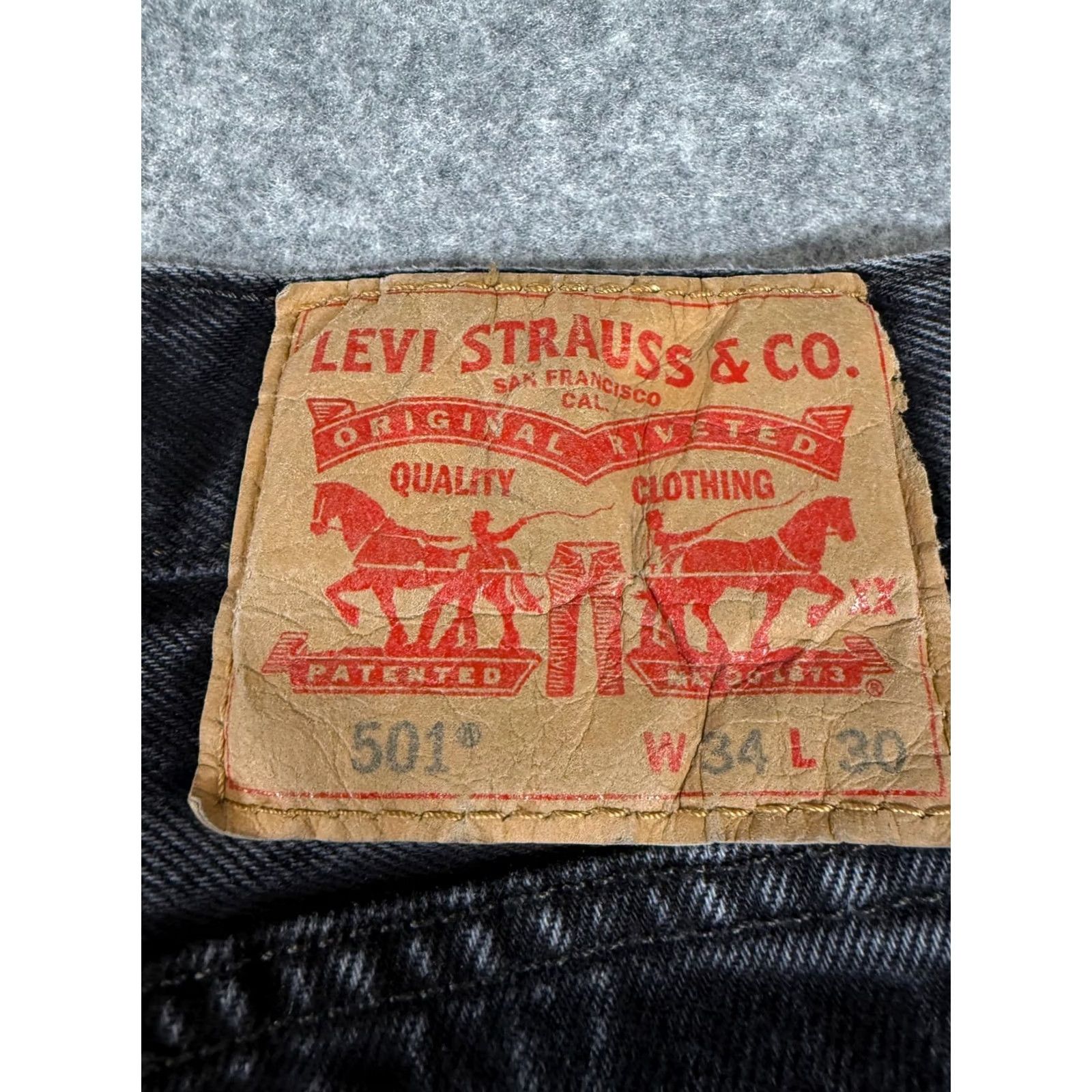 Levi's VINTAGE Levi’s 501 Button Fly Jeans Mens 34x30 Black Denim Faded Weathered Straight Leg City, Streetwear Mens Size US 34 / EU 50 - 6 Thumbnail