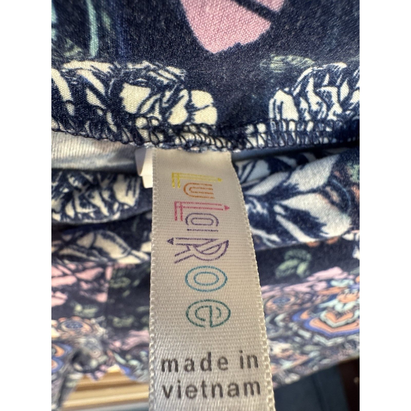 Other LuLaRoe Leggings OS One Size BLUE PATTERN Gently Used Size 29" - 4 Thumbnail