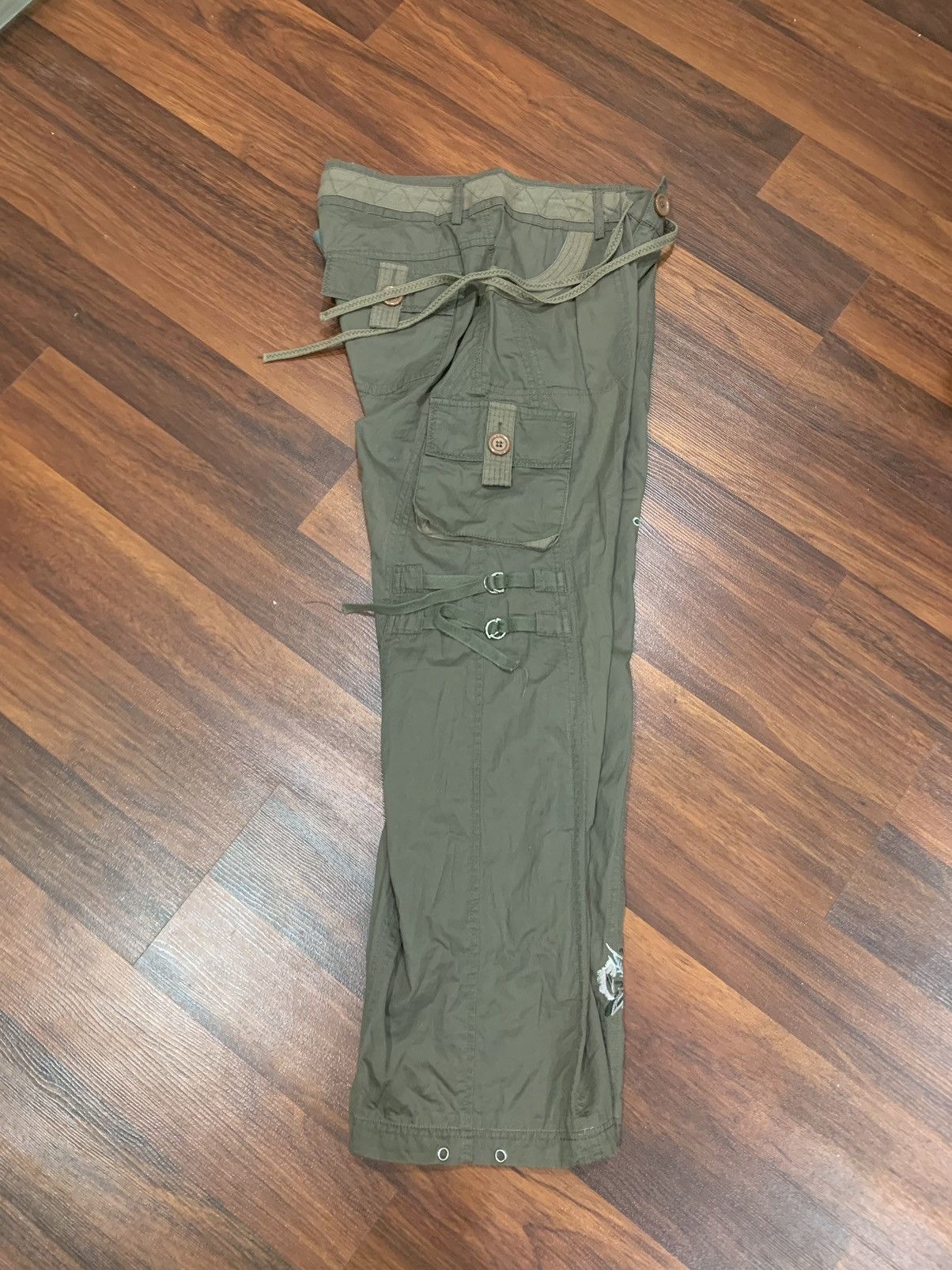 Mi-Tu Embroidered Flower Bondage Pants
