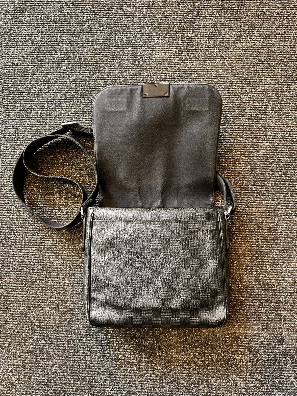 Louis Vuitton Louis Vuitton Damier Graphite Canvas District PM Bag Size ONE SIZE - 5 Thumbnail