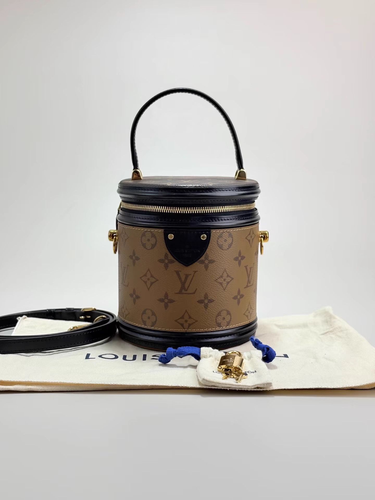 Louis Vuitton LV Monogram Bucket Bag K1 Size ONE SIZE - 1 Thumbnail