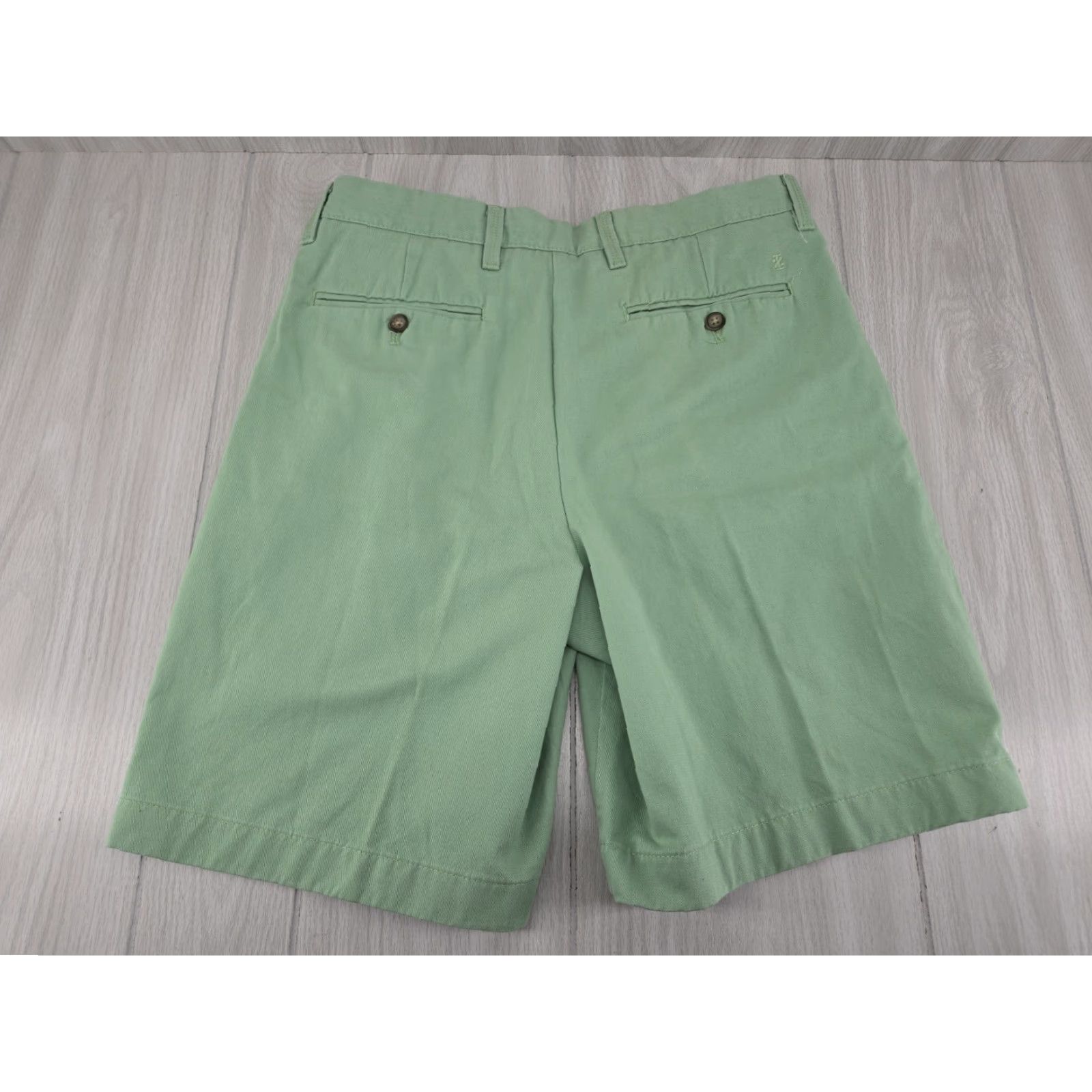 Izod IZOD Saltwater Shorts Mens 32 Green Stretch 9 Inch Chino Mens Regular Green Short Sizing 9 Inseam Vintage: No Size US 32 / EU 48 - 6 Thumbnail