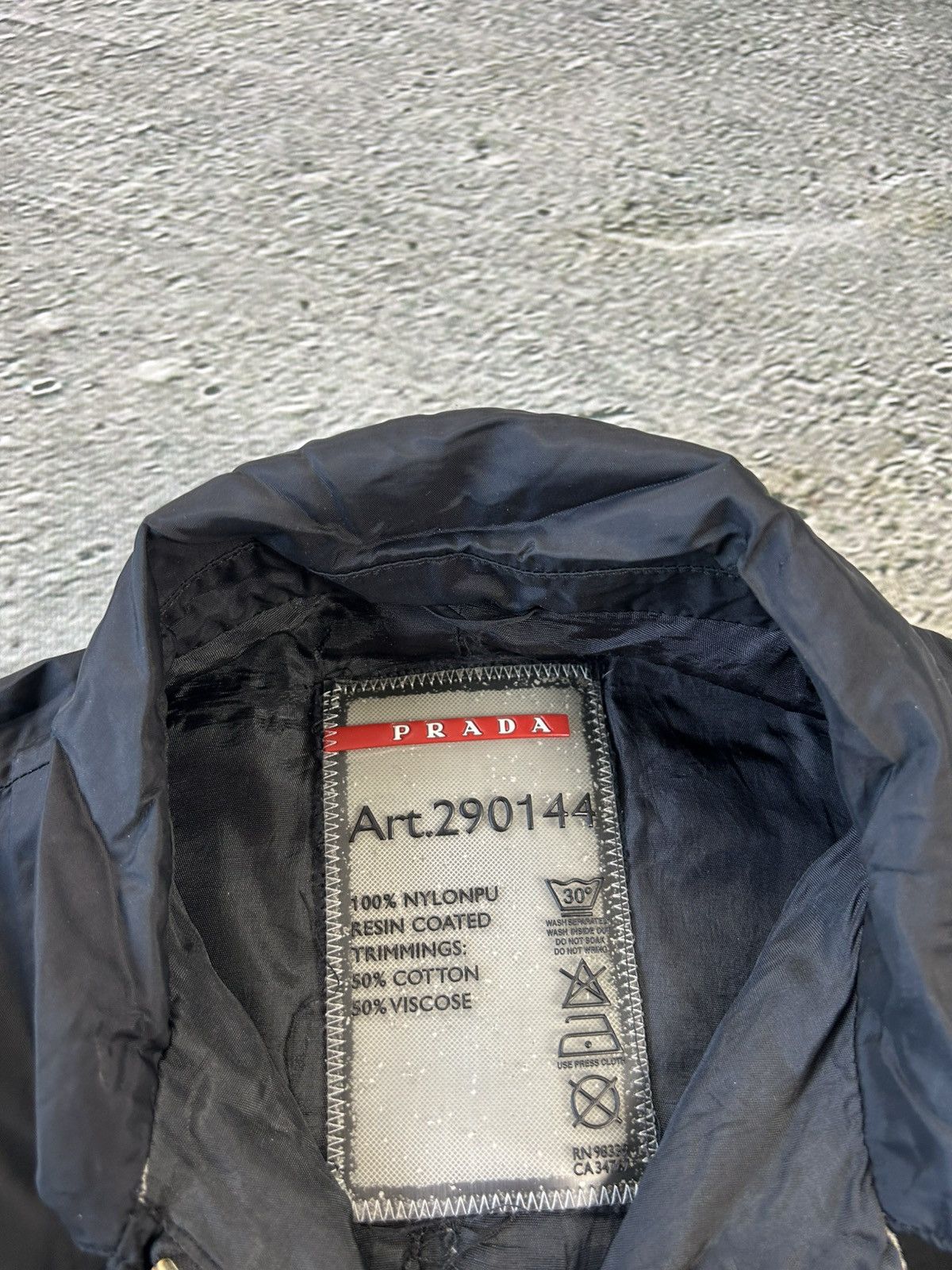 Prada Prada nylon trench coat navy vintage Size US S / EU 44-46 / 1 - 3 Thumbnail